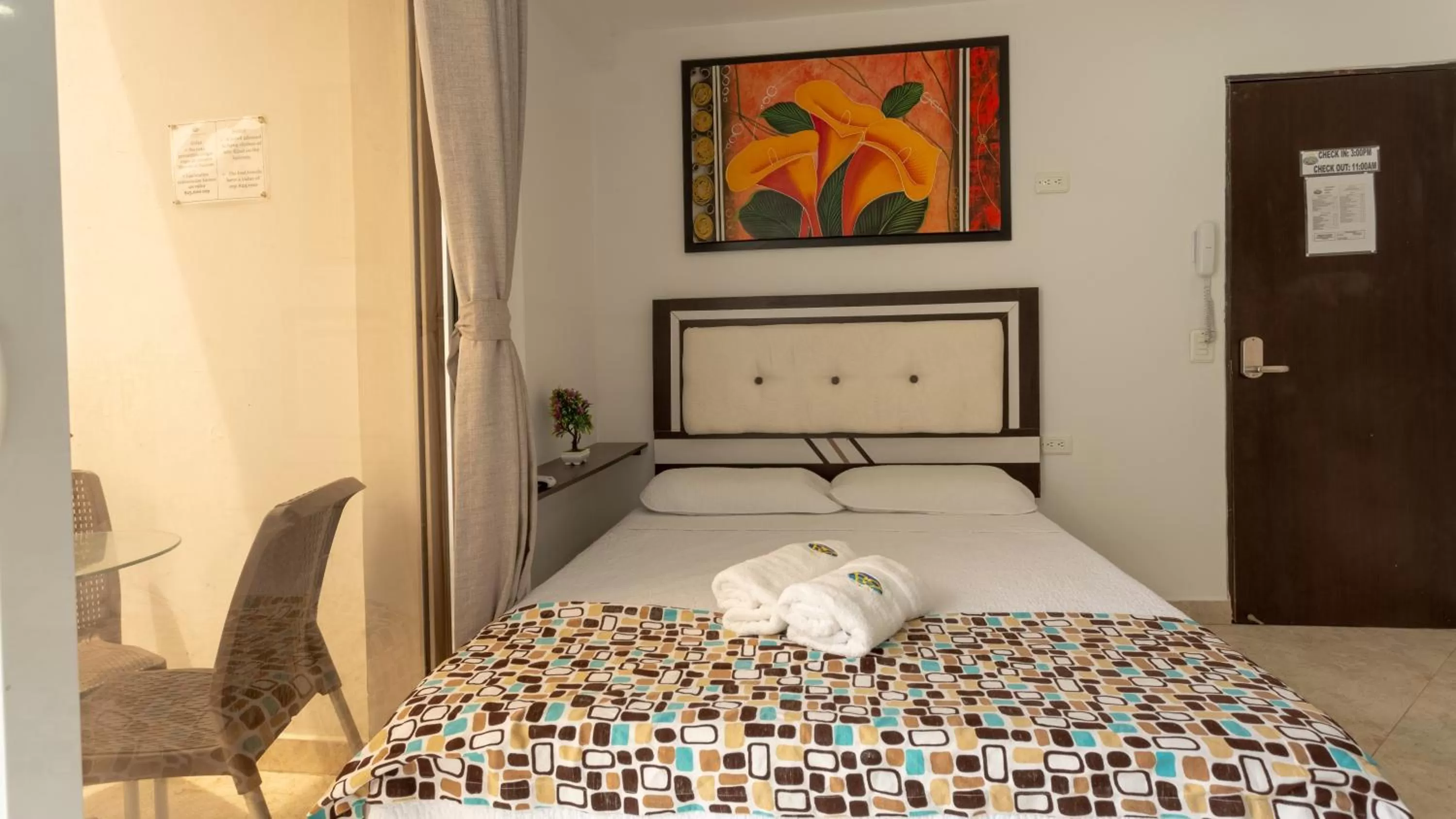 Photo of the whole room, Bed in Hollywood Beach Suite