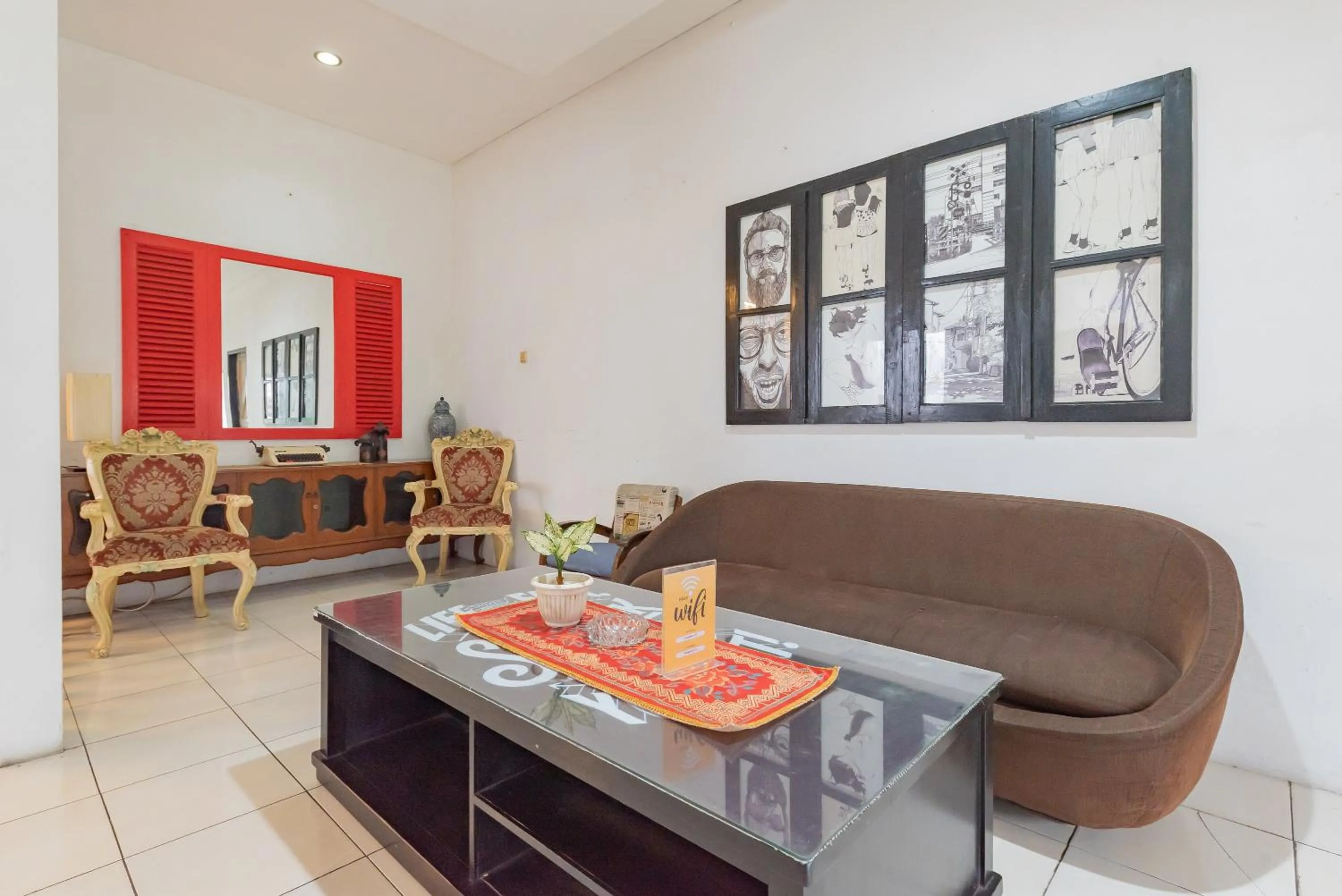 Seating area in RedDoorz near Taman Kota Lapang Merdeka Sukabumi