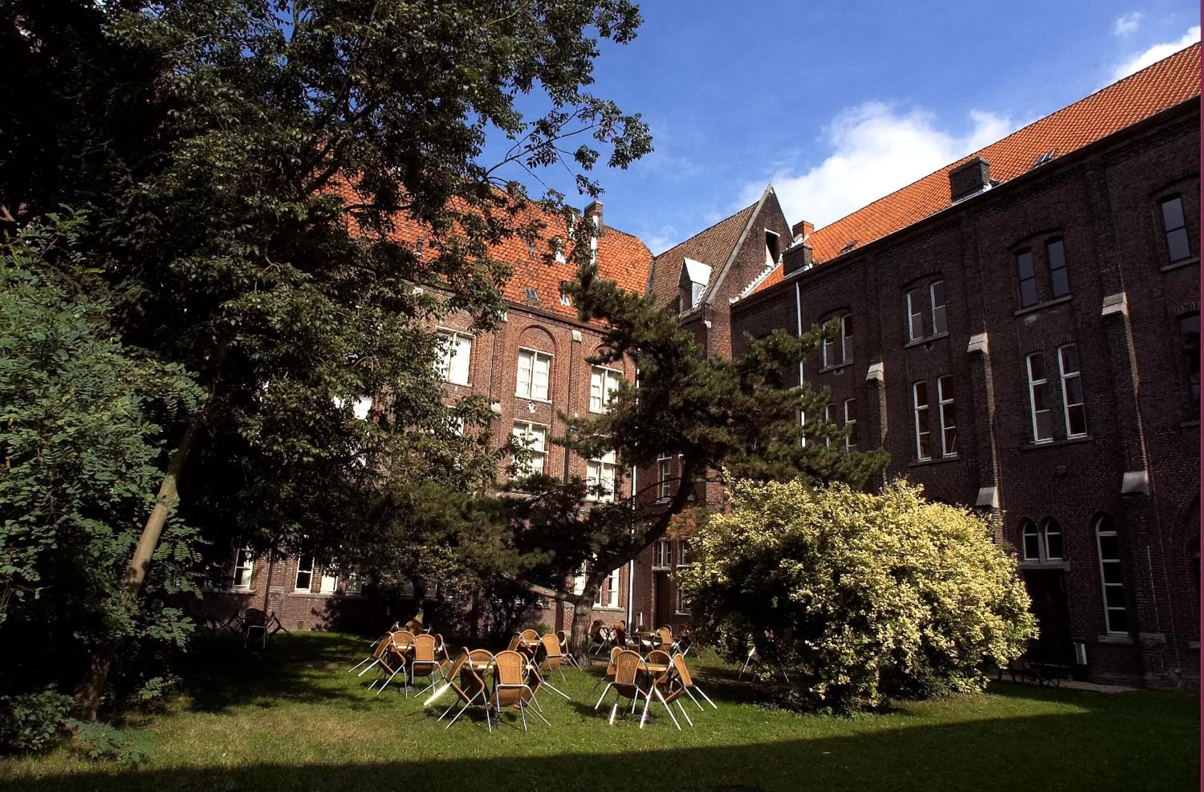 Facade/entrance in Guesthouse PoortAckere Ghent
