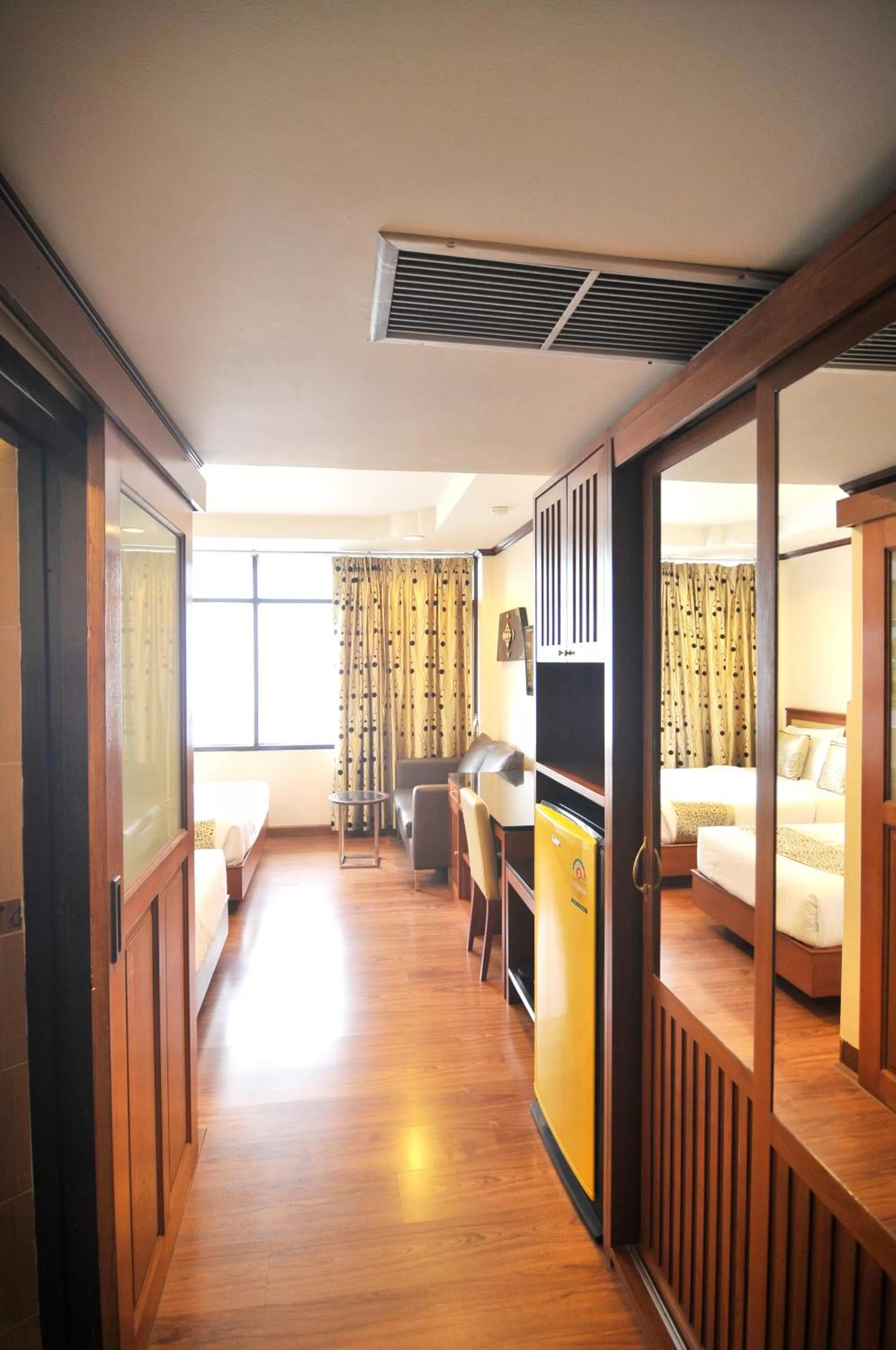 hair dresser, Bed in Malaysia Hotel Bangkok