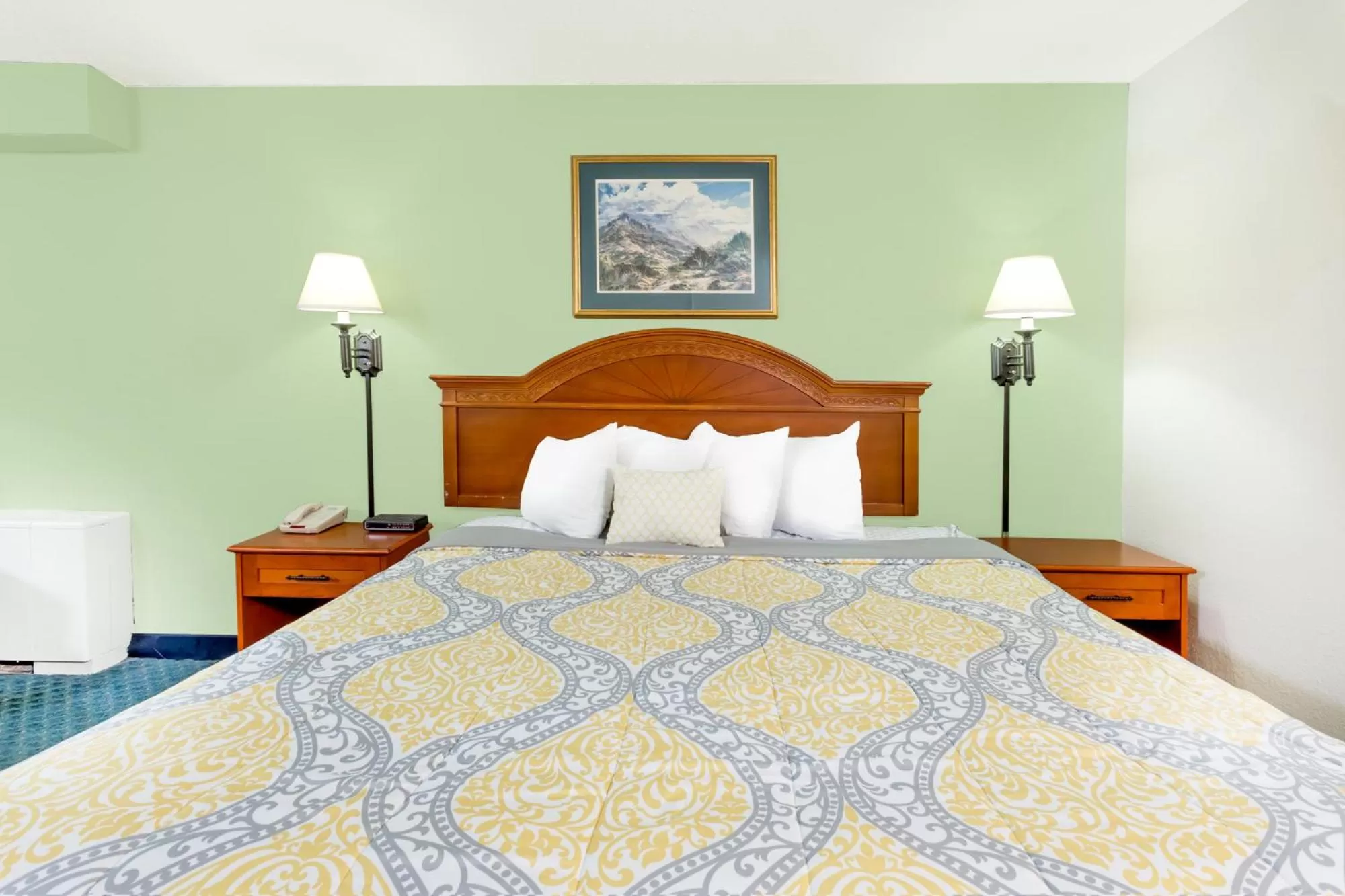 Bed in Days Inn by Wyndham Cedar Falls- University Plaza