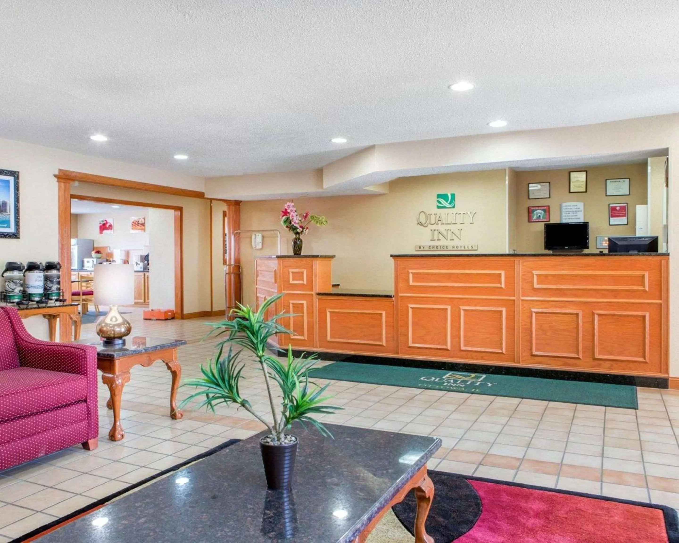 Lobby or reception in Quality Inn Ottawa near Starved Rock State Park