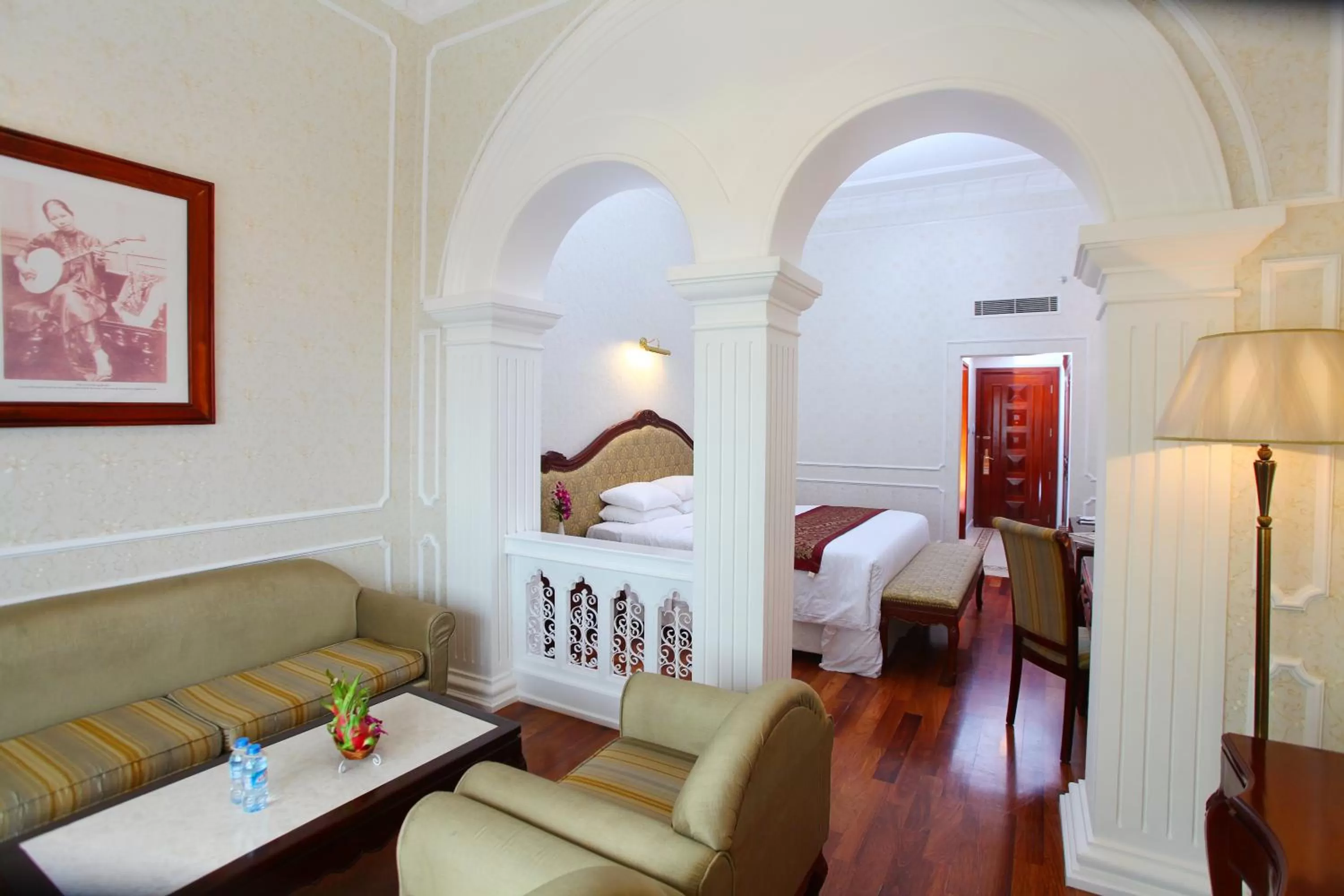 Bed in Hotel Continental Saigon