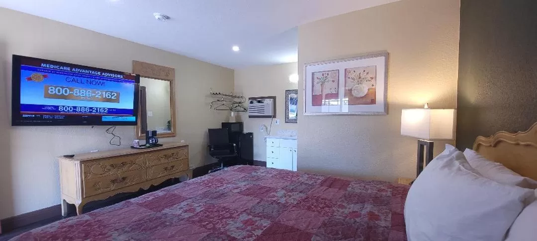 Photo of the whole room, Bed in Lakeview Inn