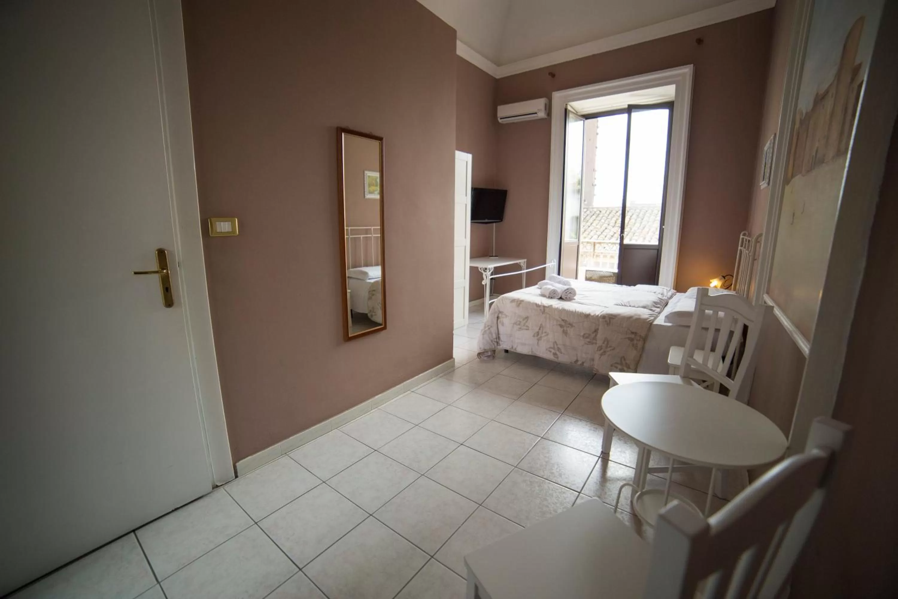 Day, Bed in Hotel Biscari