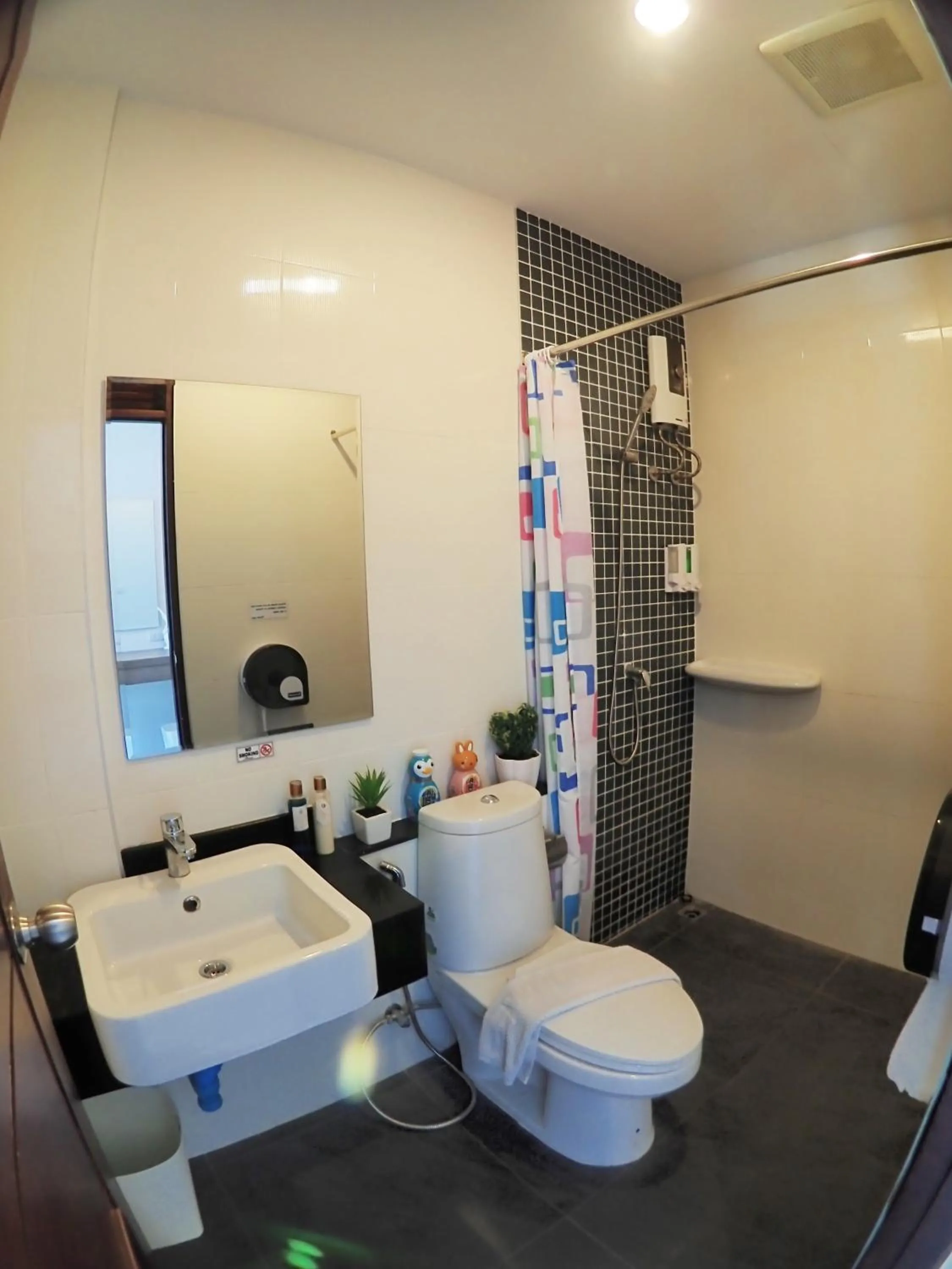 Shower in Pop-In Aonang