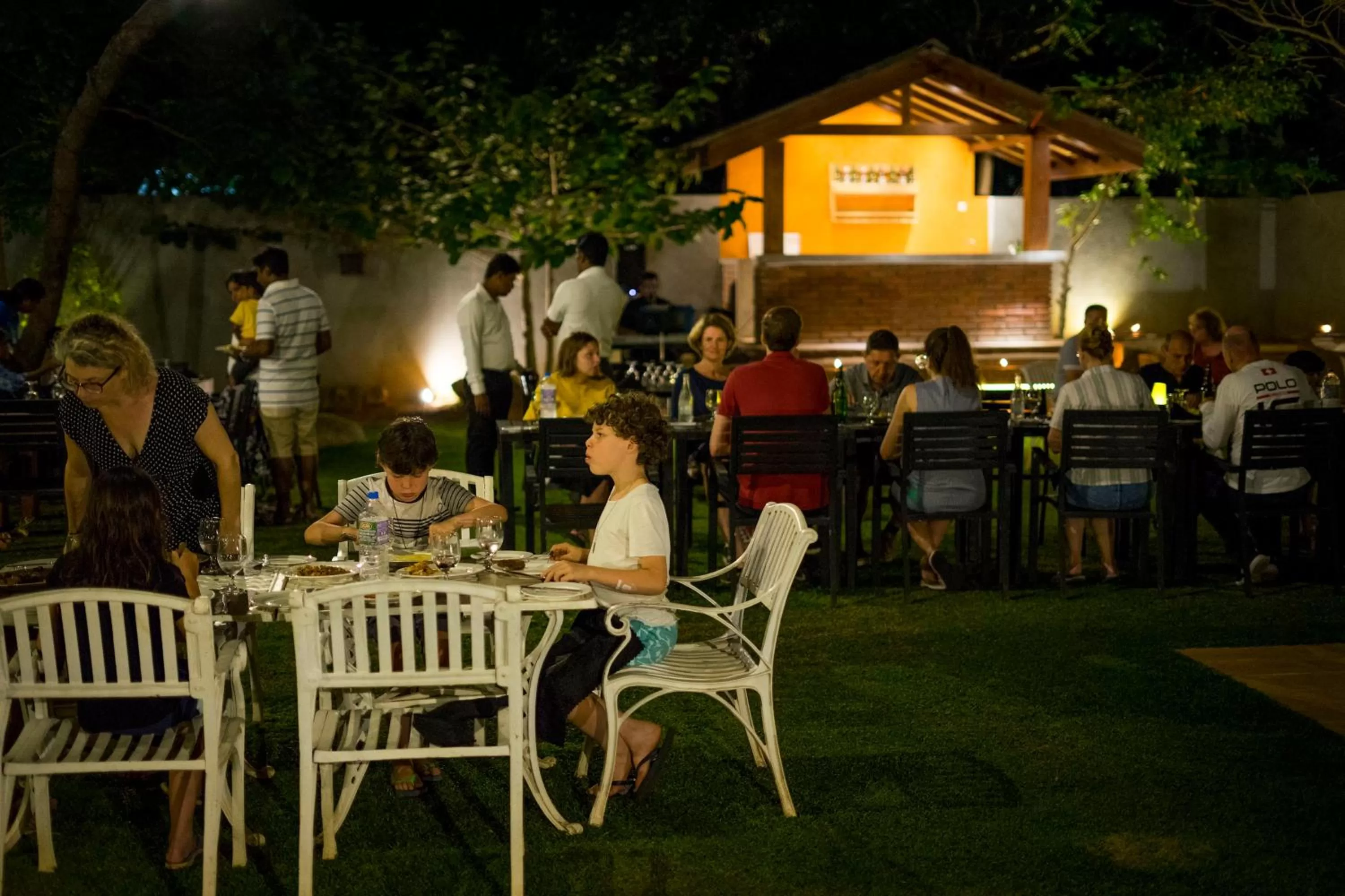 Restaurant/places to eat in Hotel Alakamanda