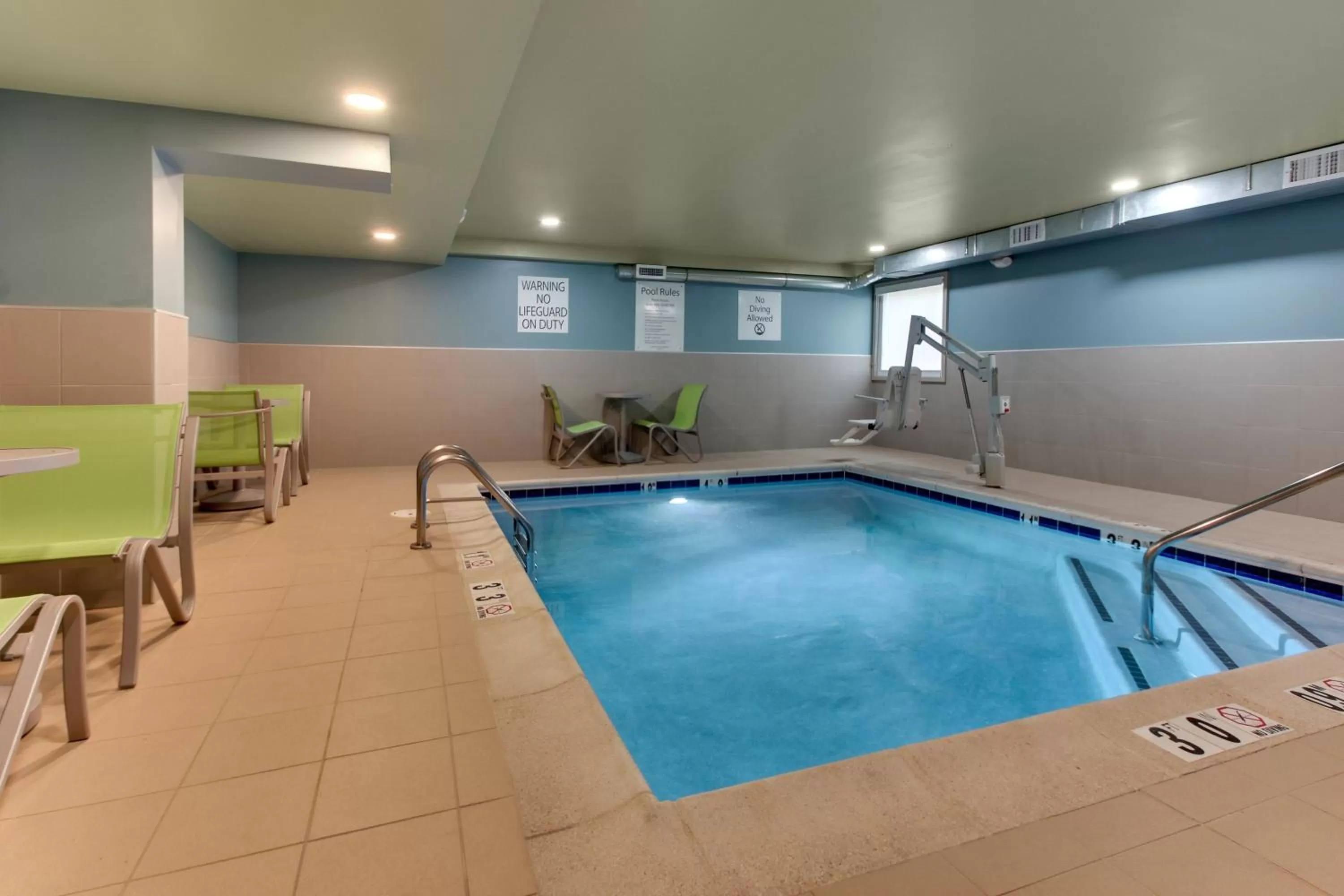 Swimming pool in Holiday Inn Express Pittston - Scranton Airport by IHG