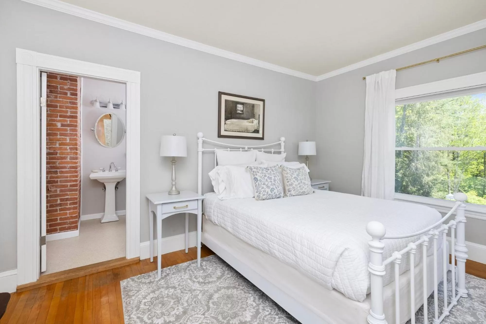 Photo of the whole room, Bed in Noble House Inn