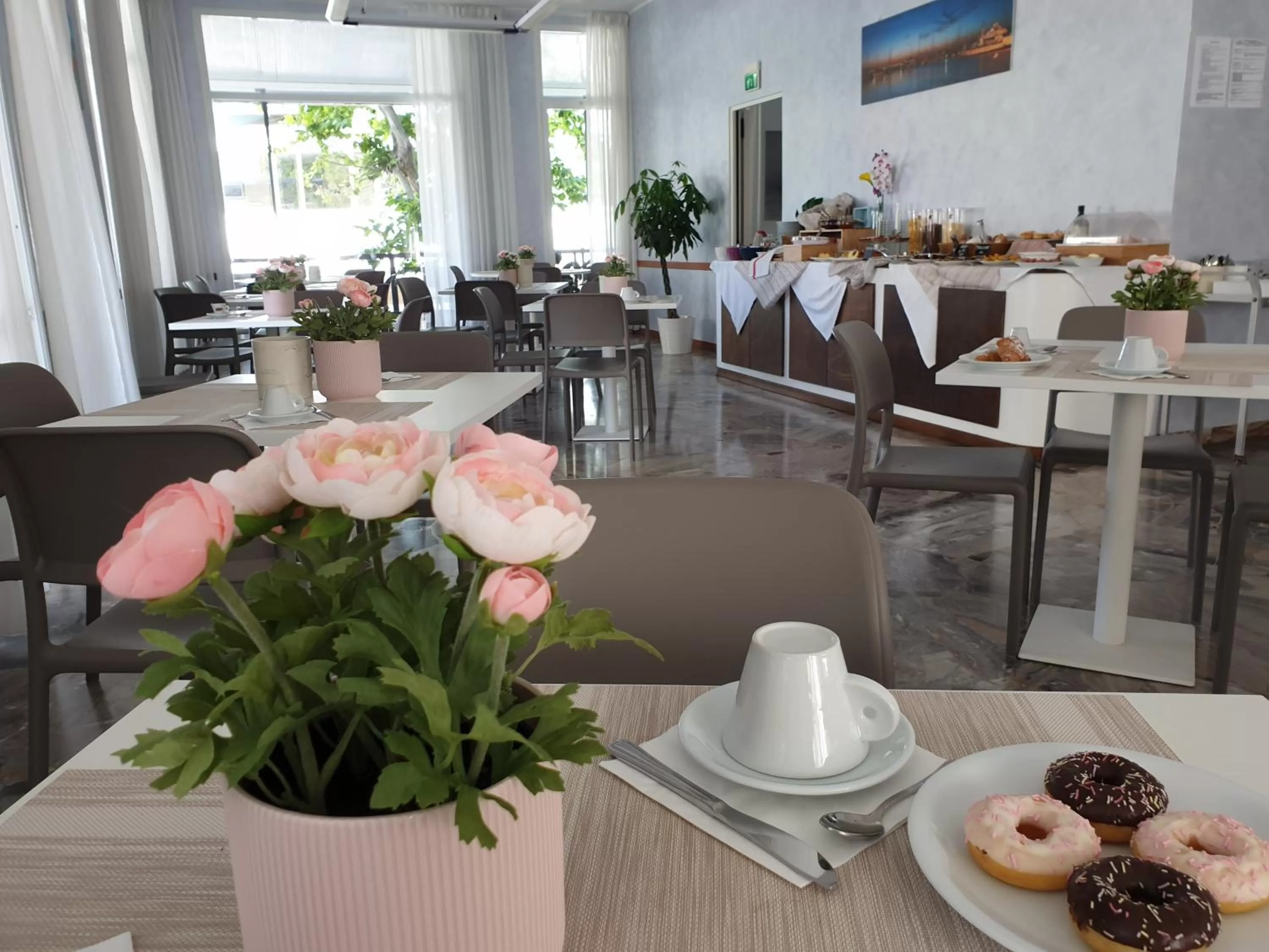 Restaurant/places to eat in Beach Hotel Clerice