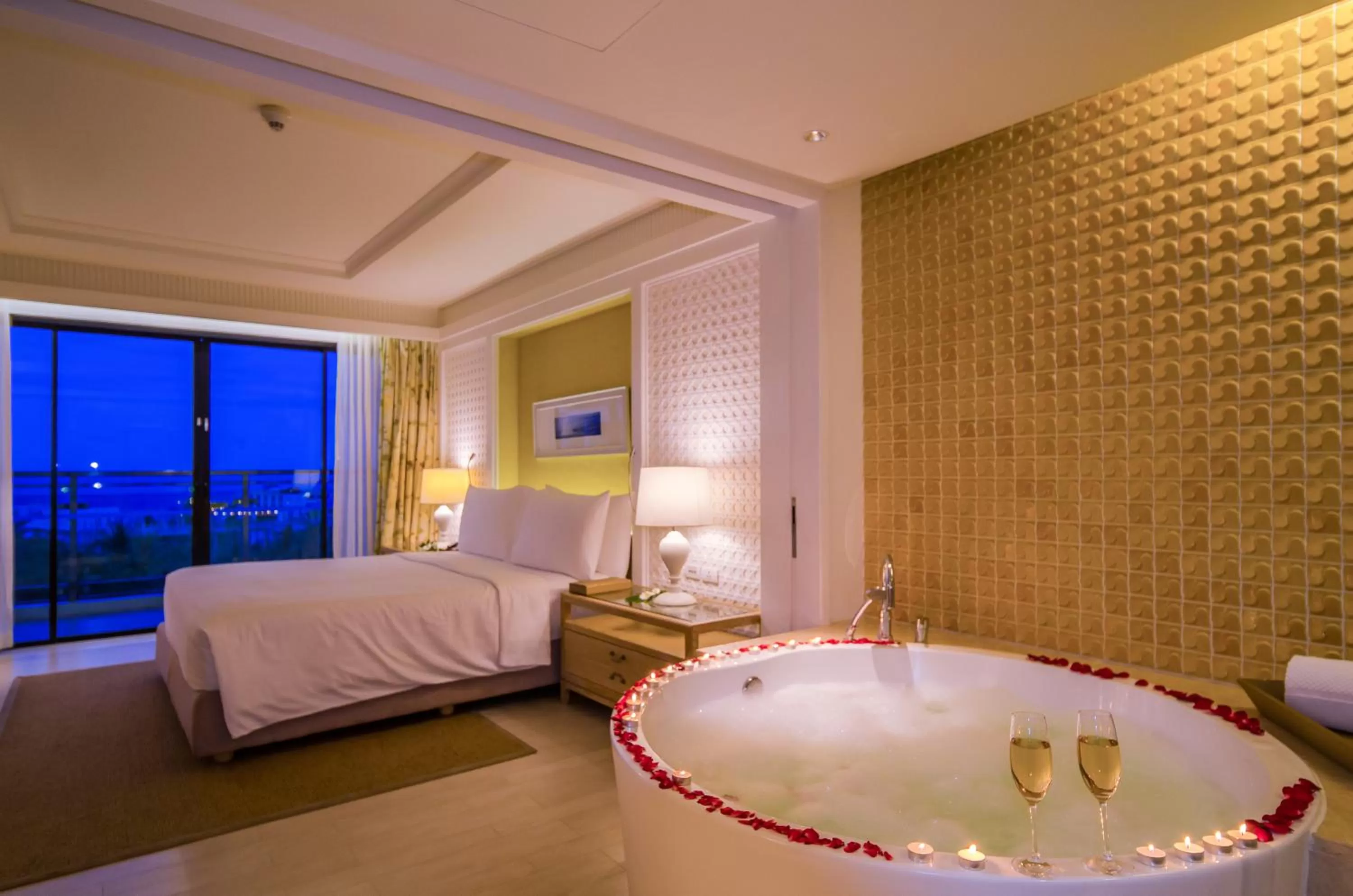 Bath, Bed in Amari Hua Hin