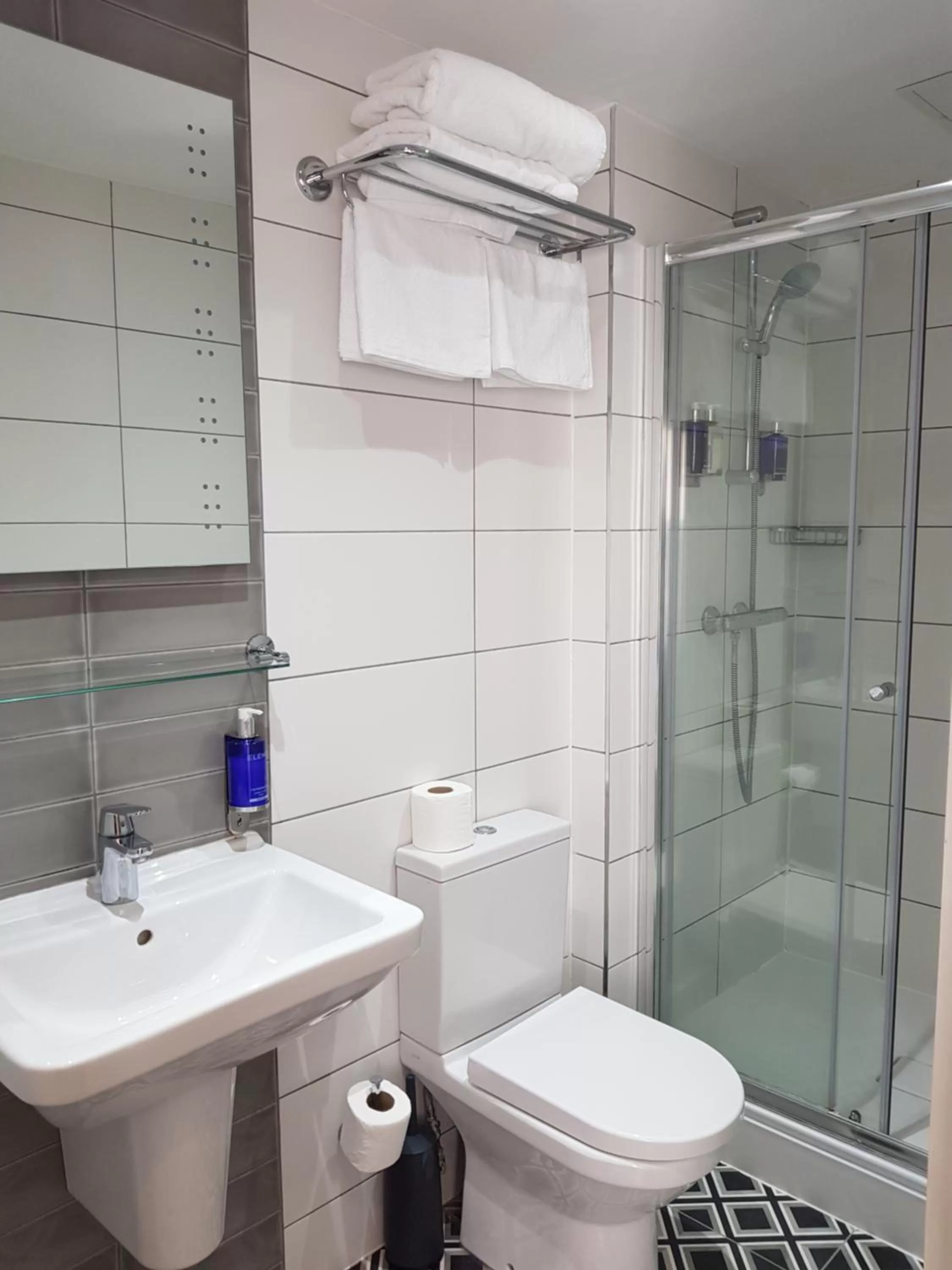 Bathroom in The Beverley Hotel London - Victoria