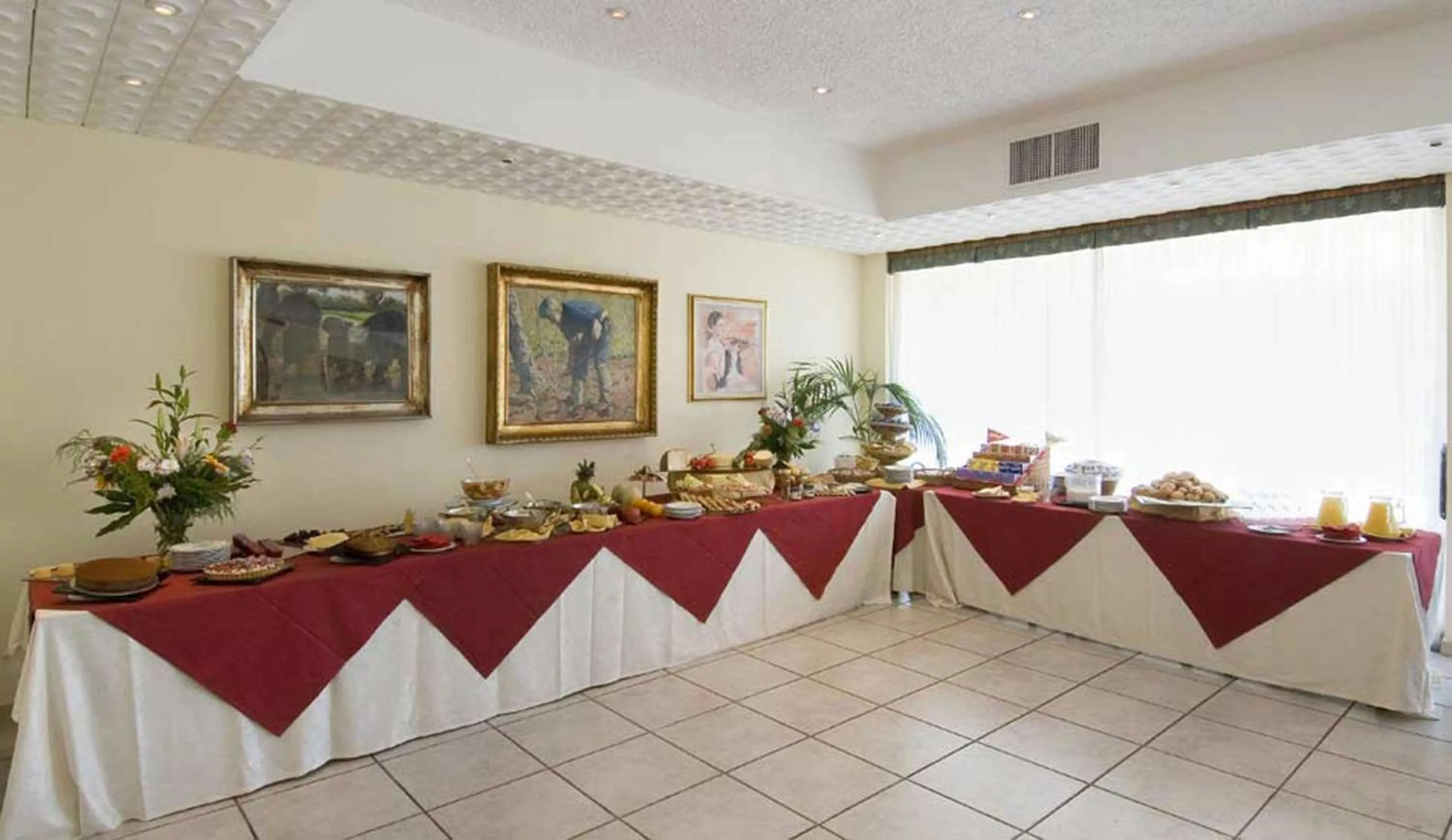 Restaurant/places to eat in Hotel HR