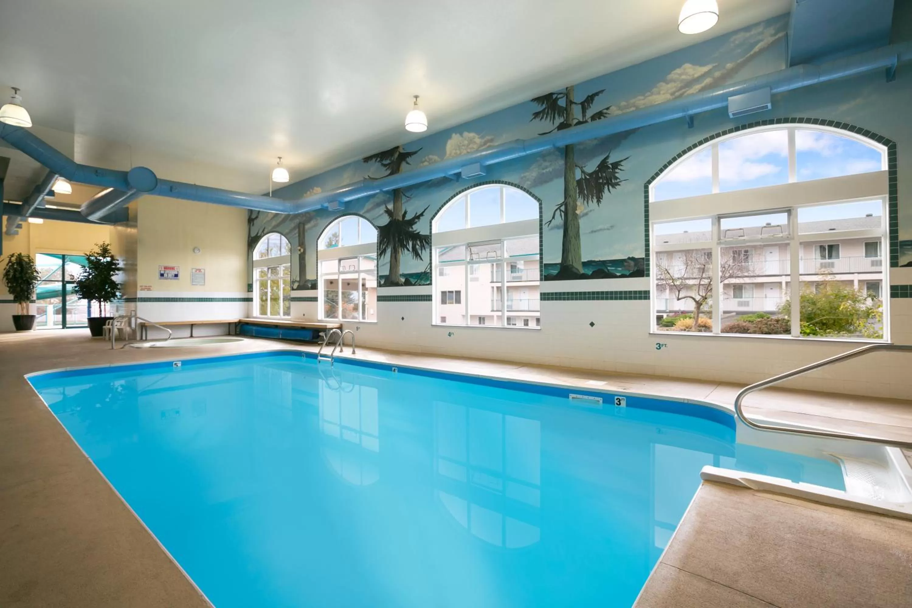 Swimming pool in Ramada Merritt