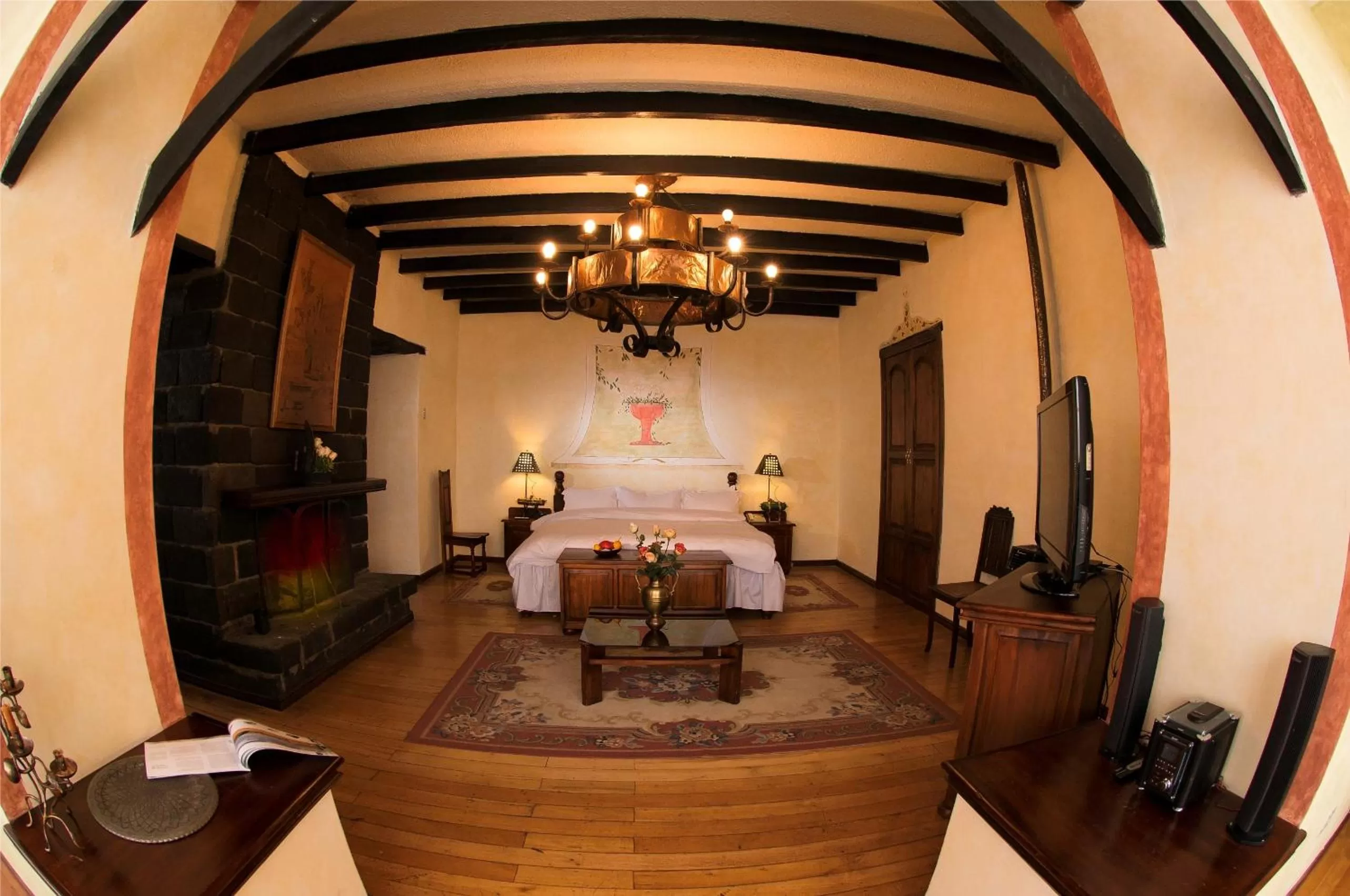 Photo of the whole room, Bed in Hostería La Andaluza