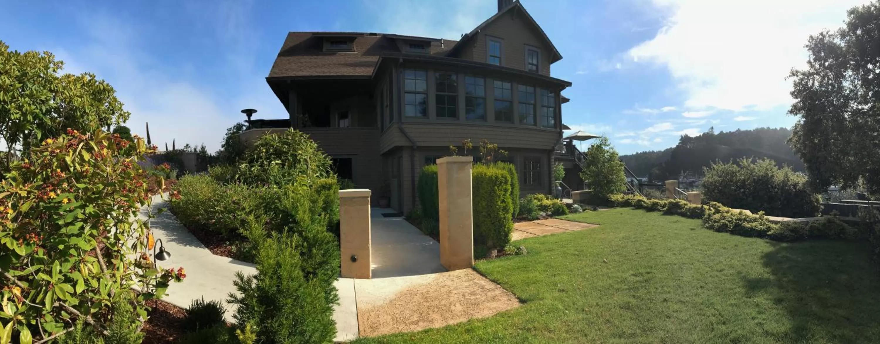 Property building in Noyo Harbor Inn