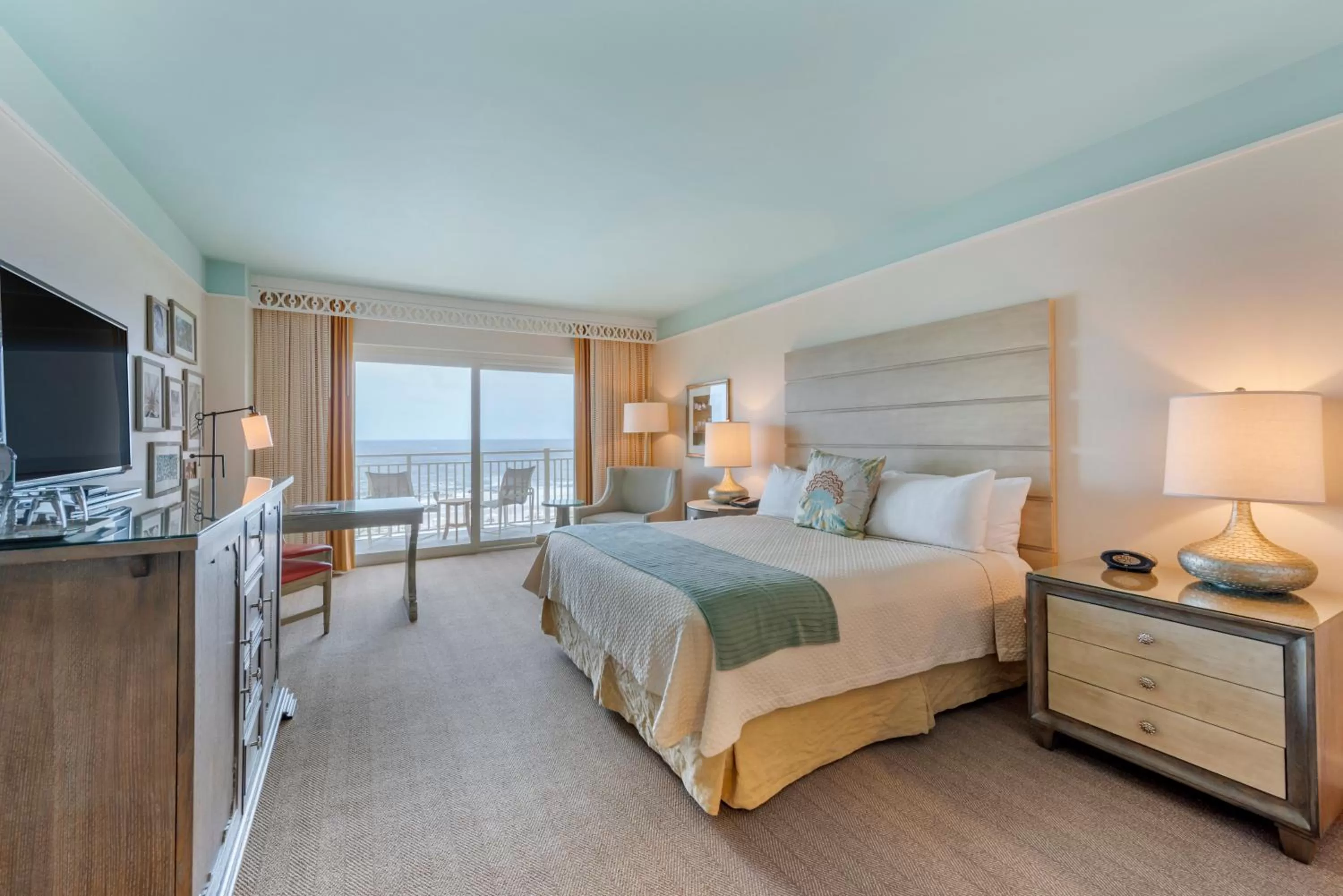 Photo of the whole room, Bed in Omni Amelia Island Resort & Spa