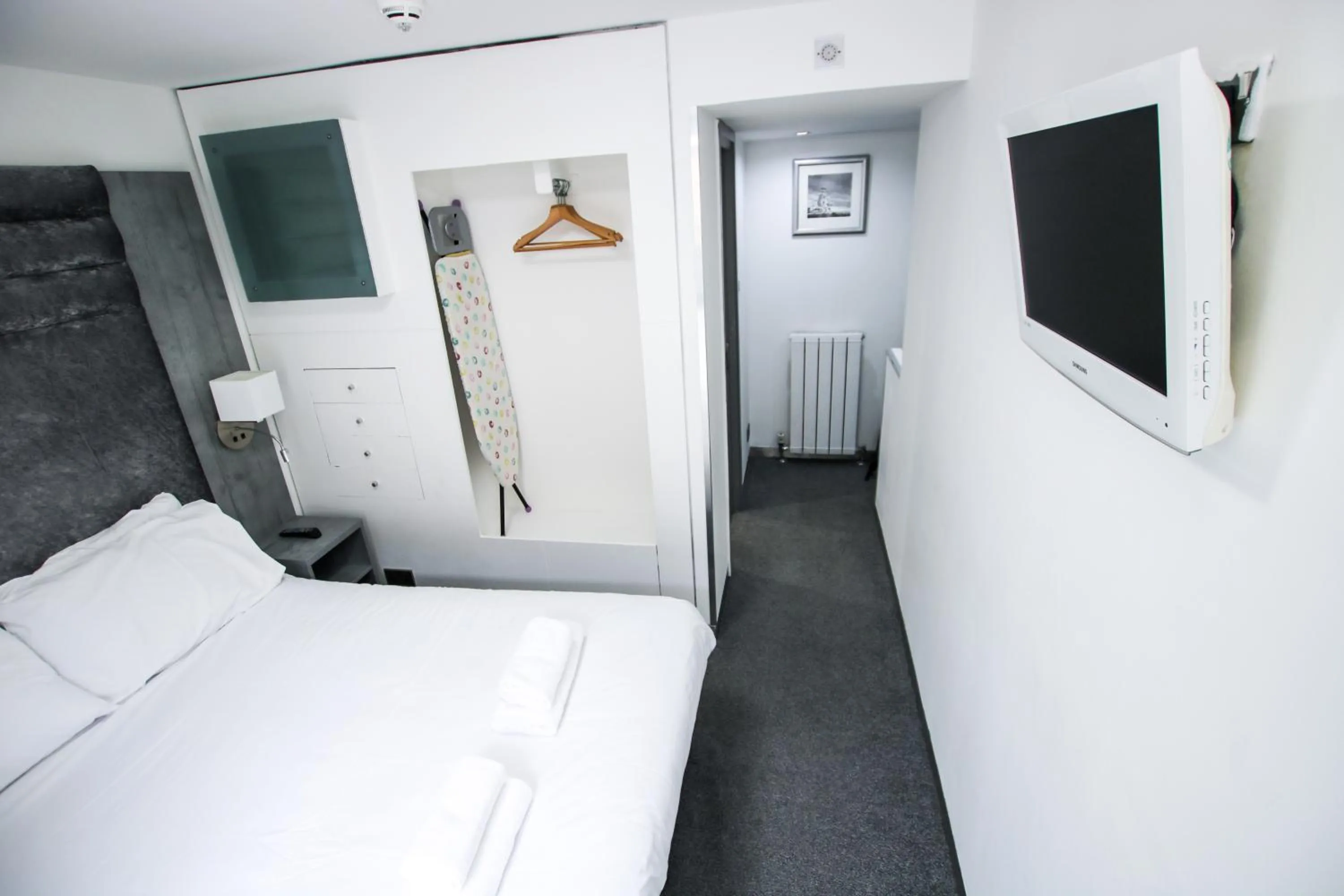 TV/Entertainment Center in Brunswick Merchant City Hotel