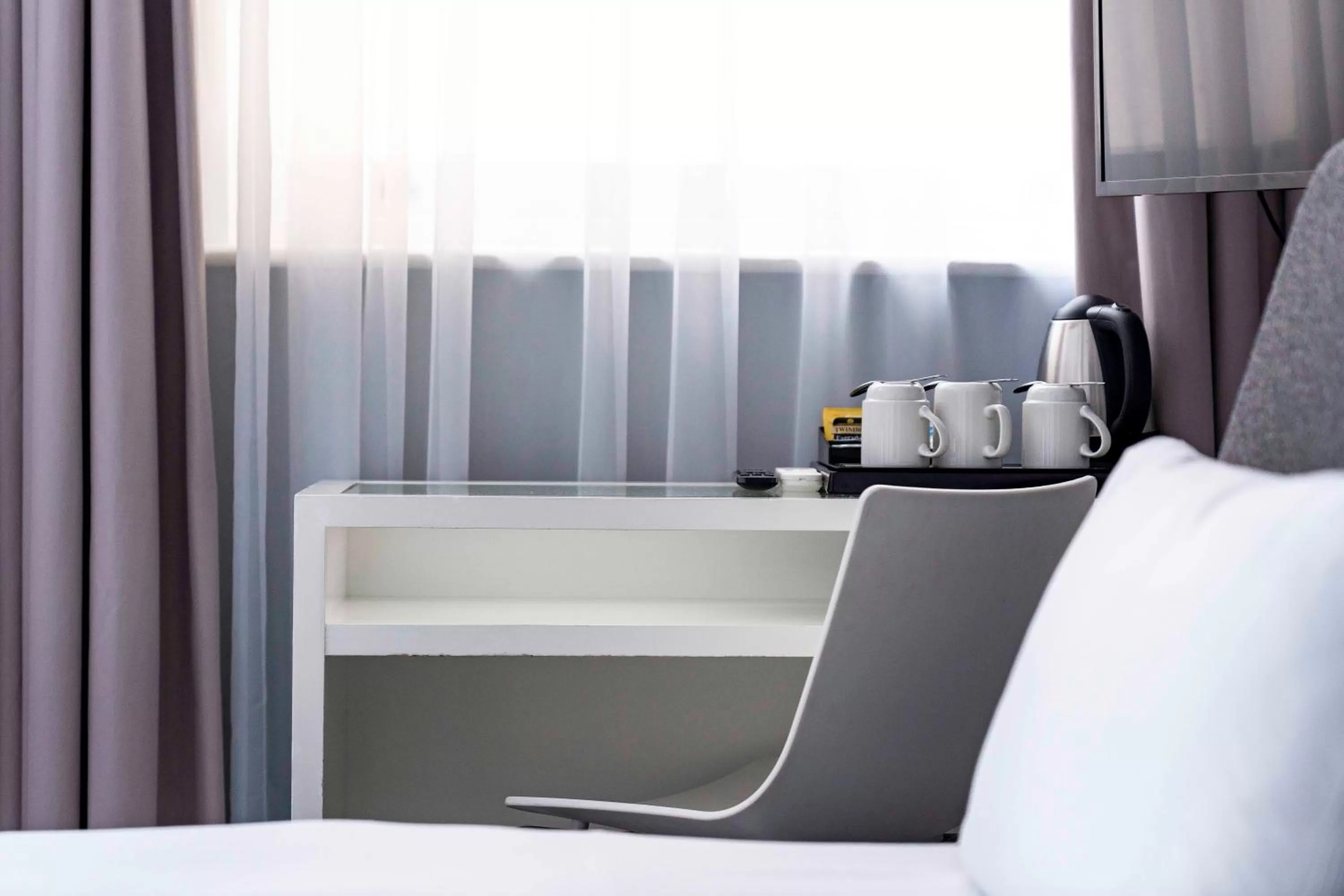 Coffee/tea facilities, Bed in Heeton Concept Hotel - Kensington London