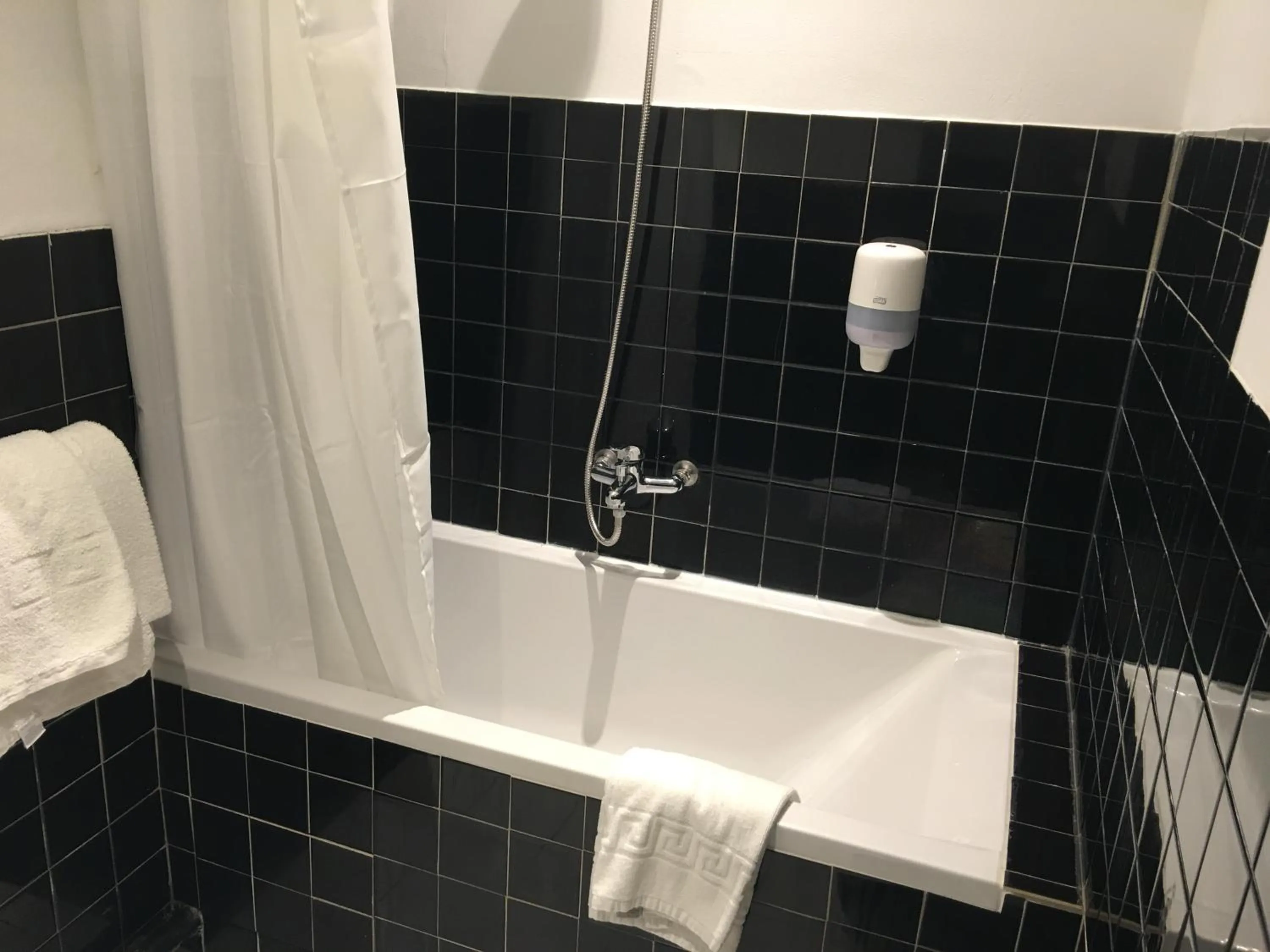 Bathroom in Hôtel Le Capitole