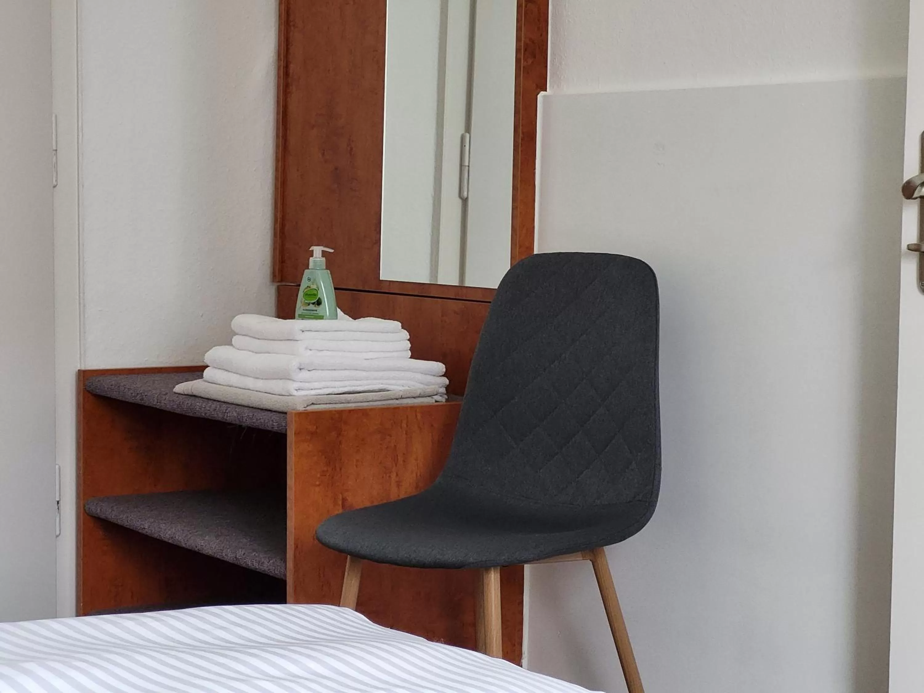 Photo of the whole room, Seating Area in Parkhotel Am Schwanenteich