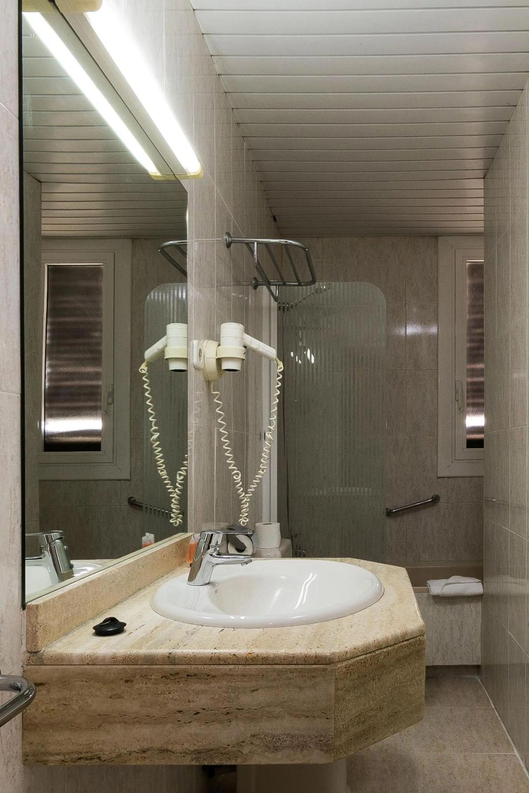 Bathroom in Hotel El Castell