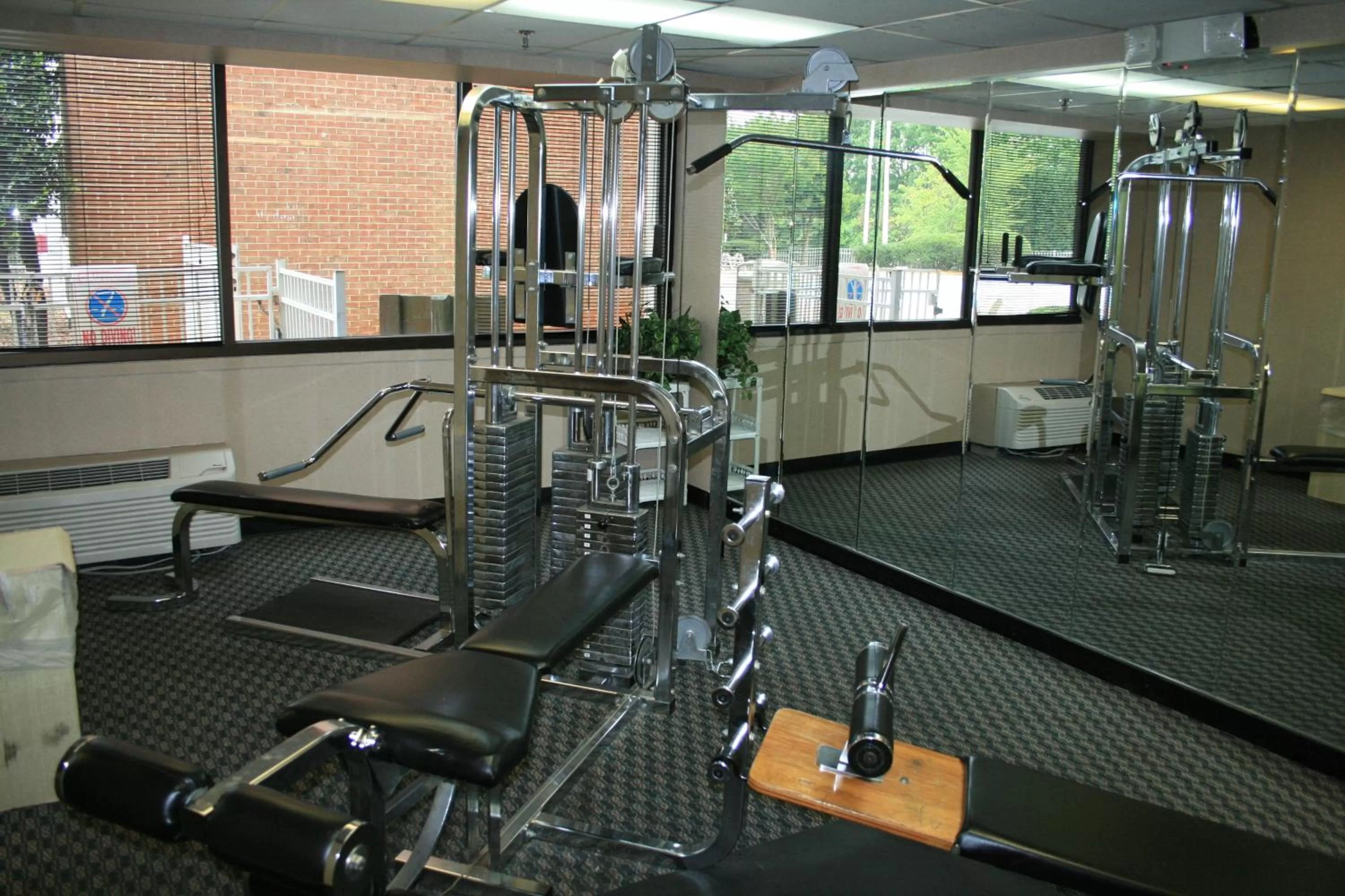 Fitness centre/facilities in Ramada Plaza by Wyndham Charlotte South End Airport