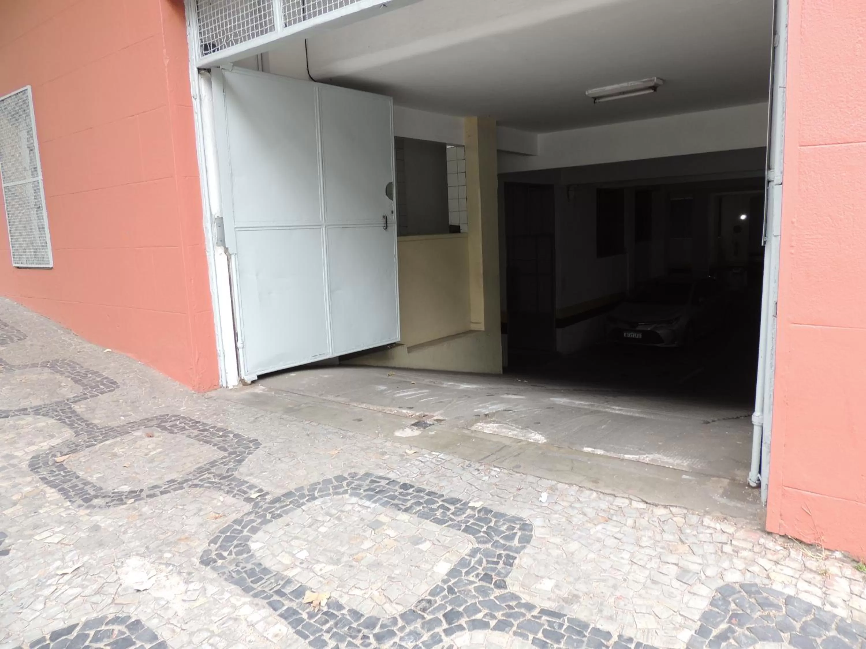 Parking in Hotel Esplanada Belo Horizonte - Proximo a Estacao de Trem