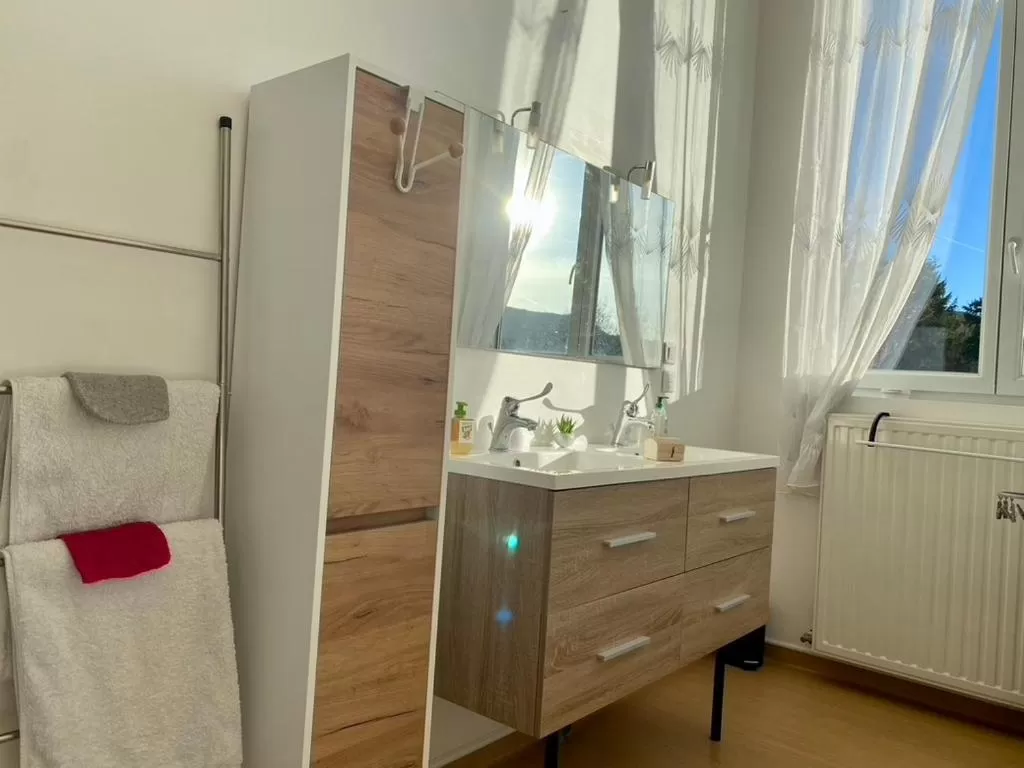 Bathroom, Bed in Demeure des Dentelles avec PARKING GRATUIT