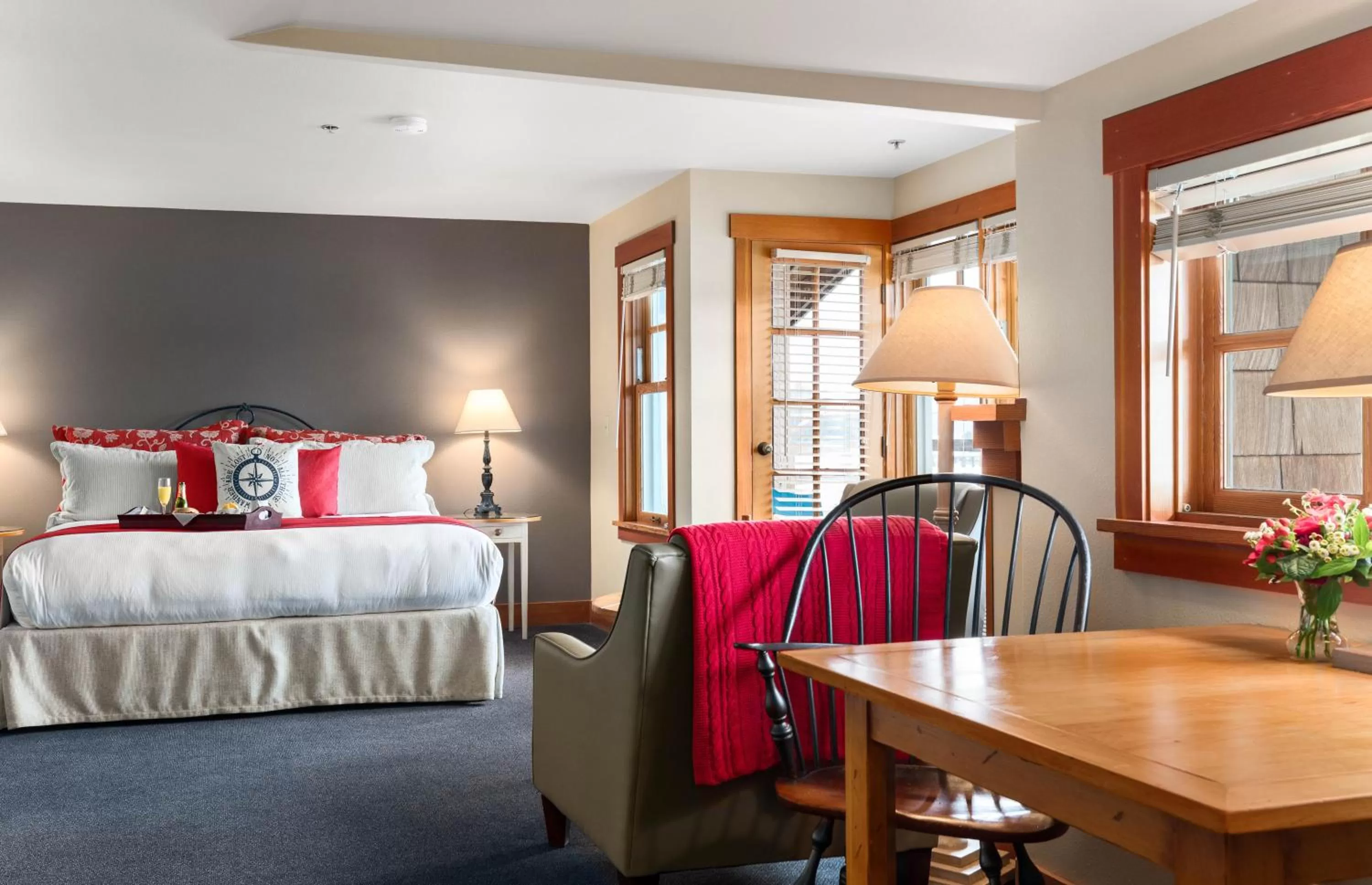 Bed in La Conner Channel Lodge