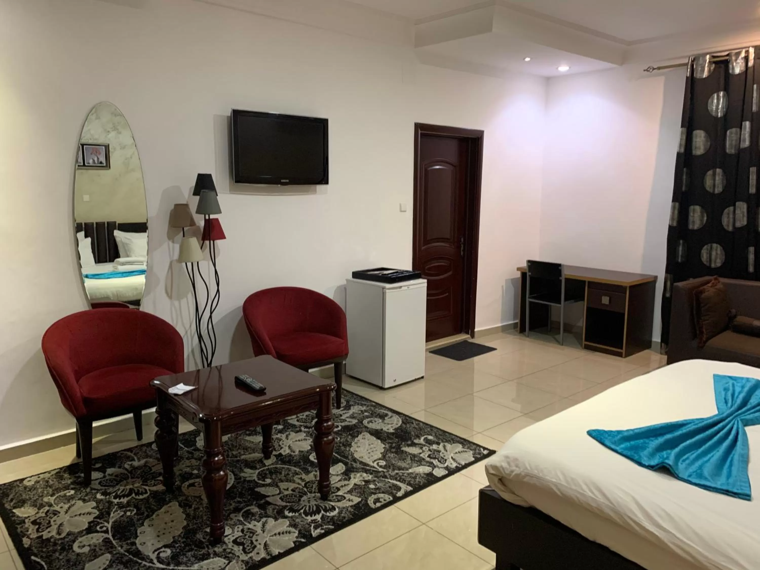 TV/Entertainment Center in class hotel