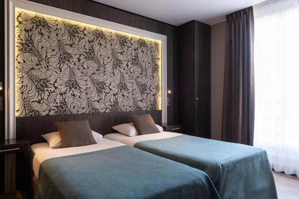 Bed in Central Hotel Paris