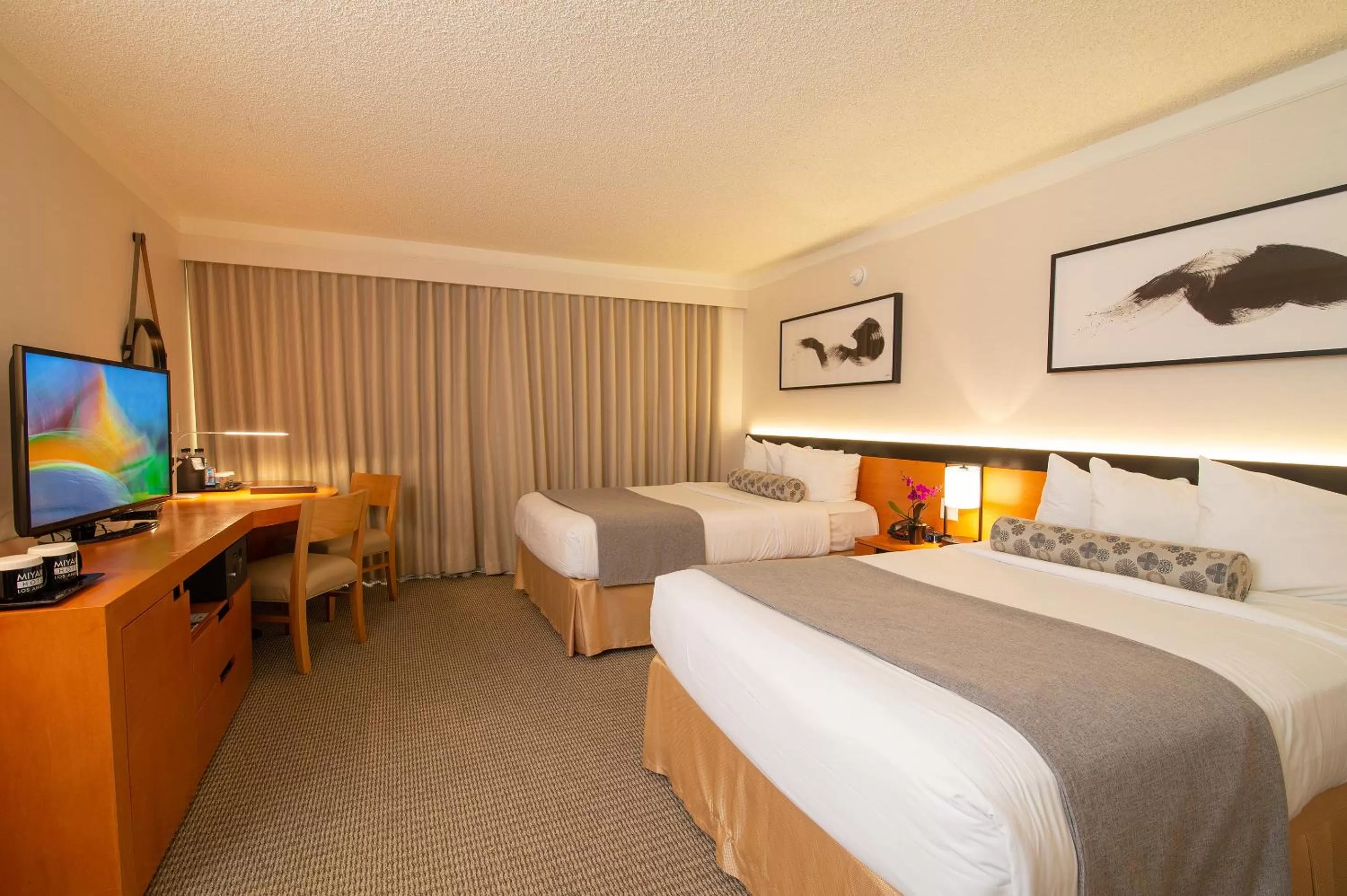 Bed in Miyako Hotel Los Angeles