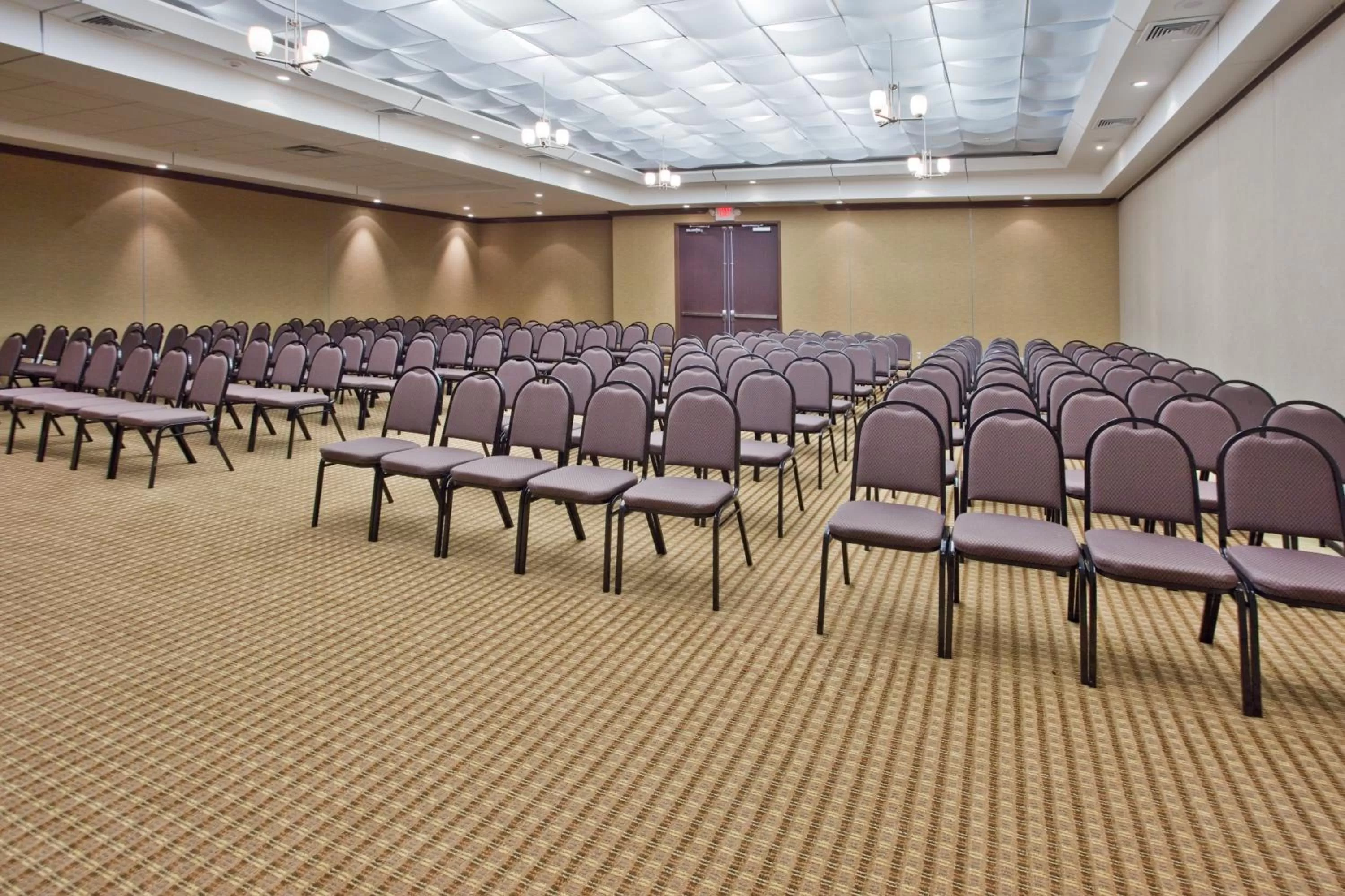 Meeting/conference room in Holiday Inn Macon North by IHG