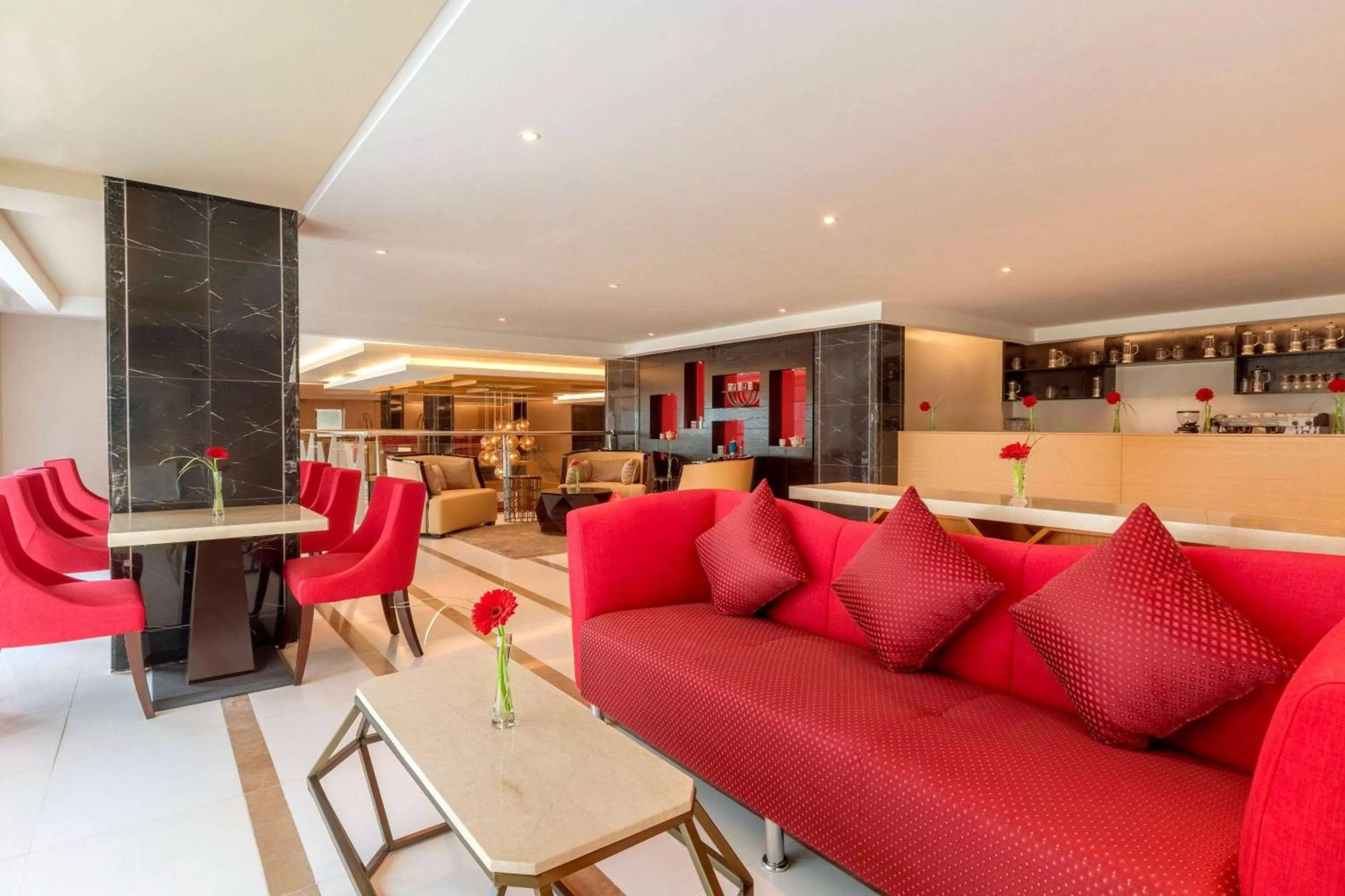 Lounge or bar in Ramada Hotel and Suites Amwaj Islands