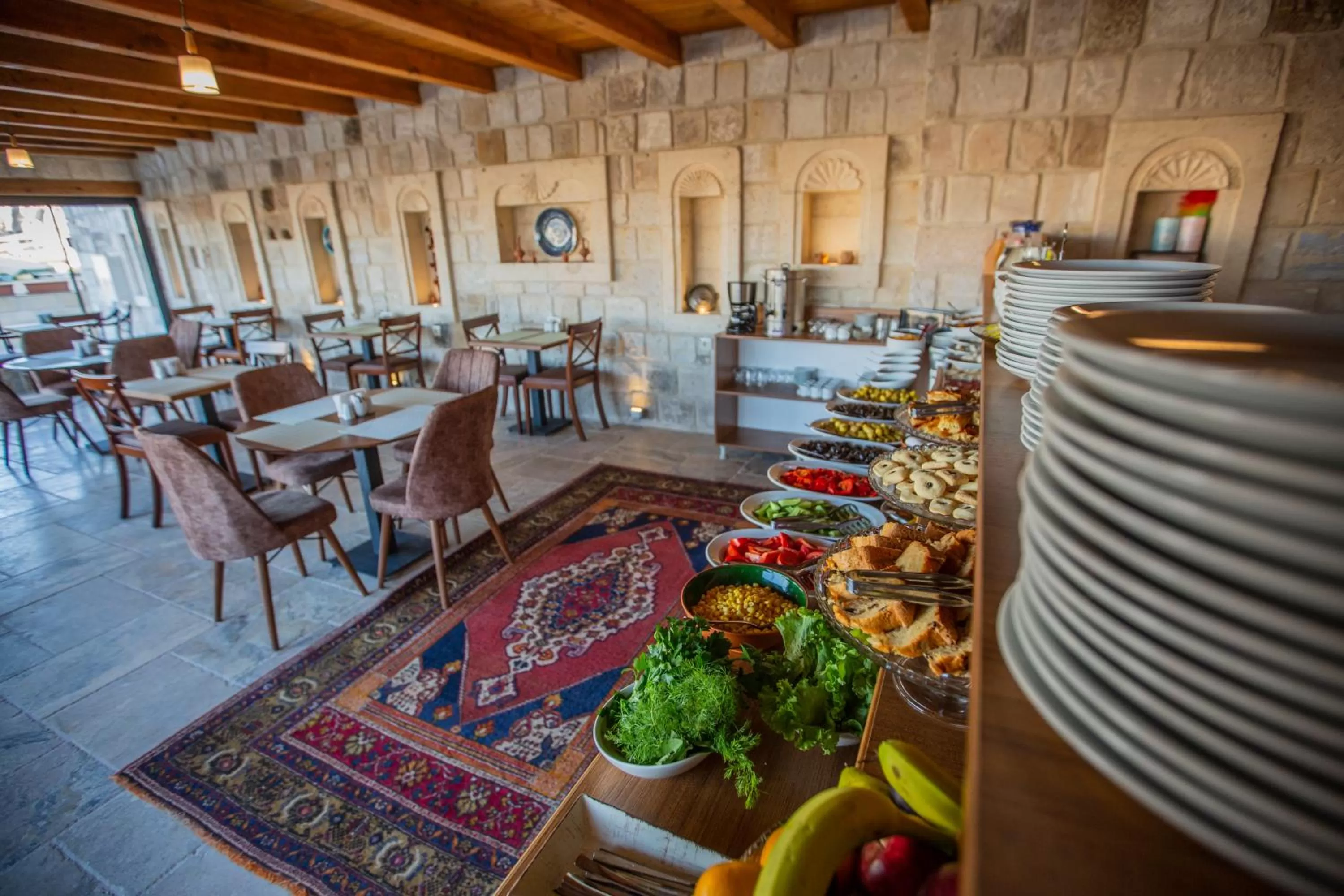 Restaurant/places to eat in Zara Cave Hotel