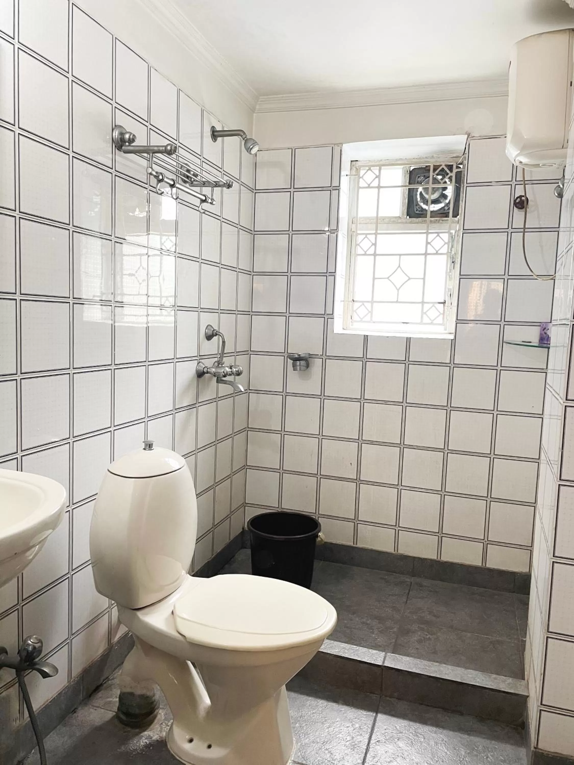 Bathroom in The Aster Homestay - Bedrooms & Apartments