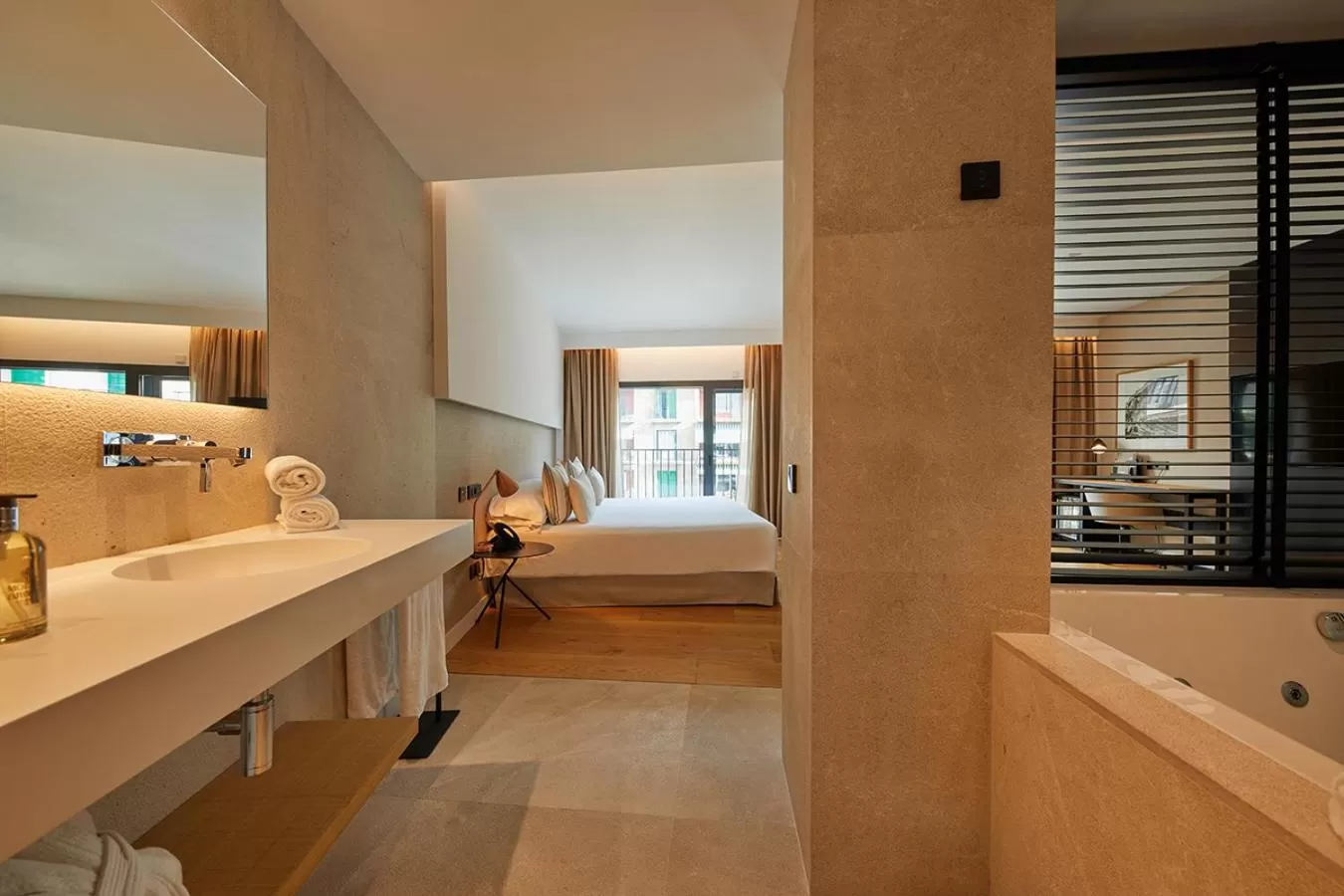 Bathroom, Bed in Nakar Hotel