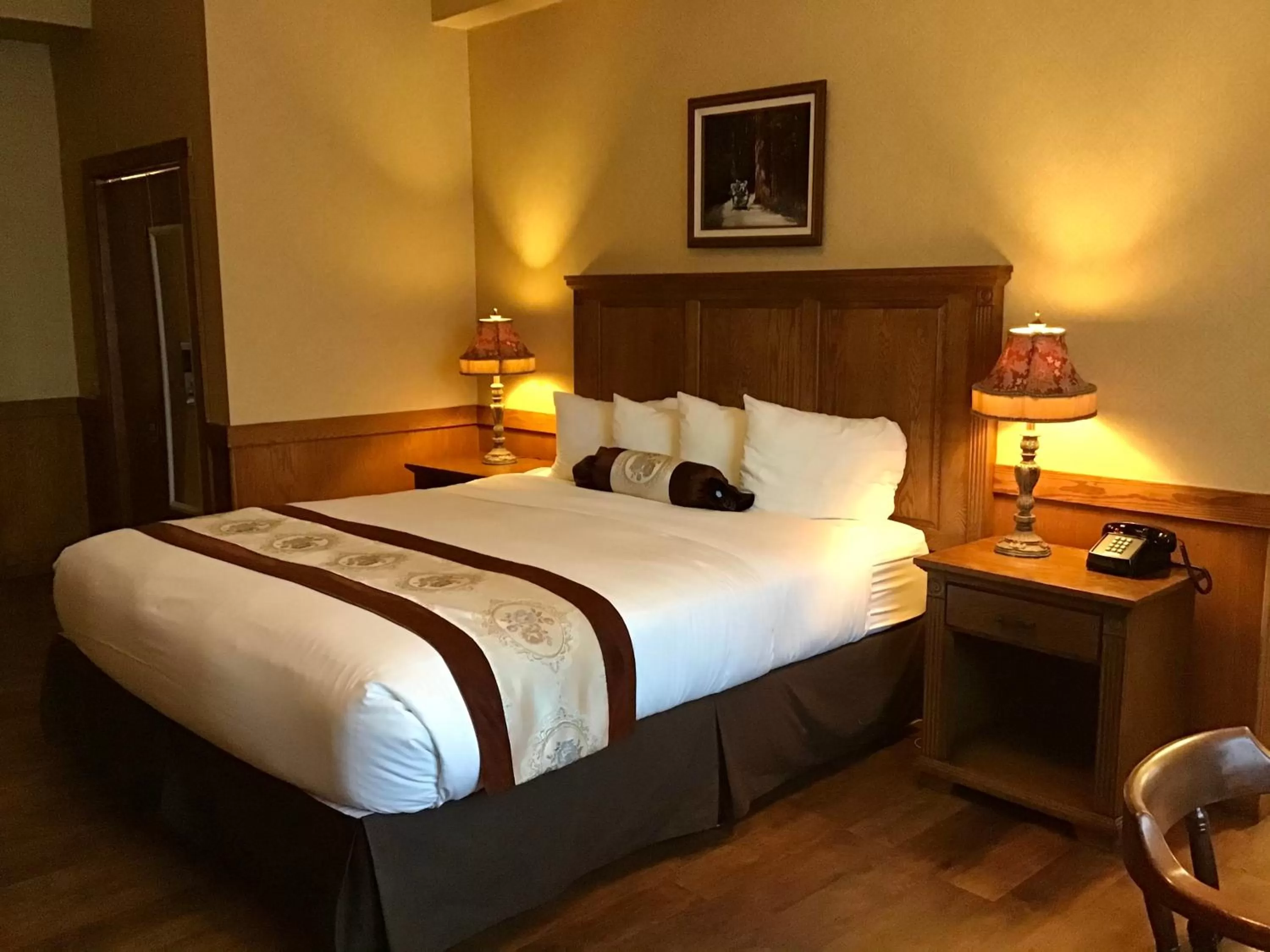 Bedroom, Bed in Eureka Inn, Trademark Collection by Wyndham