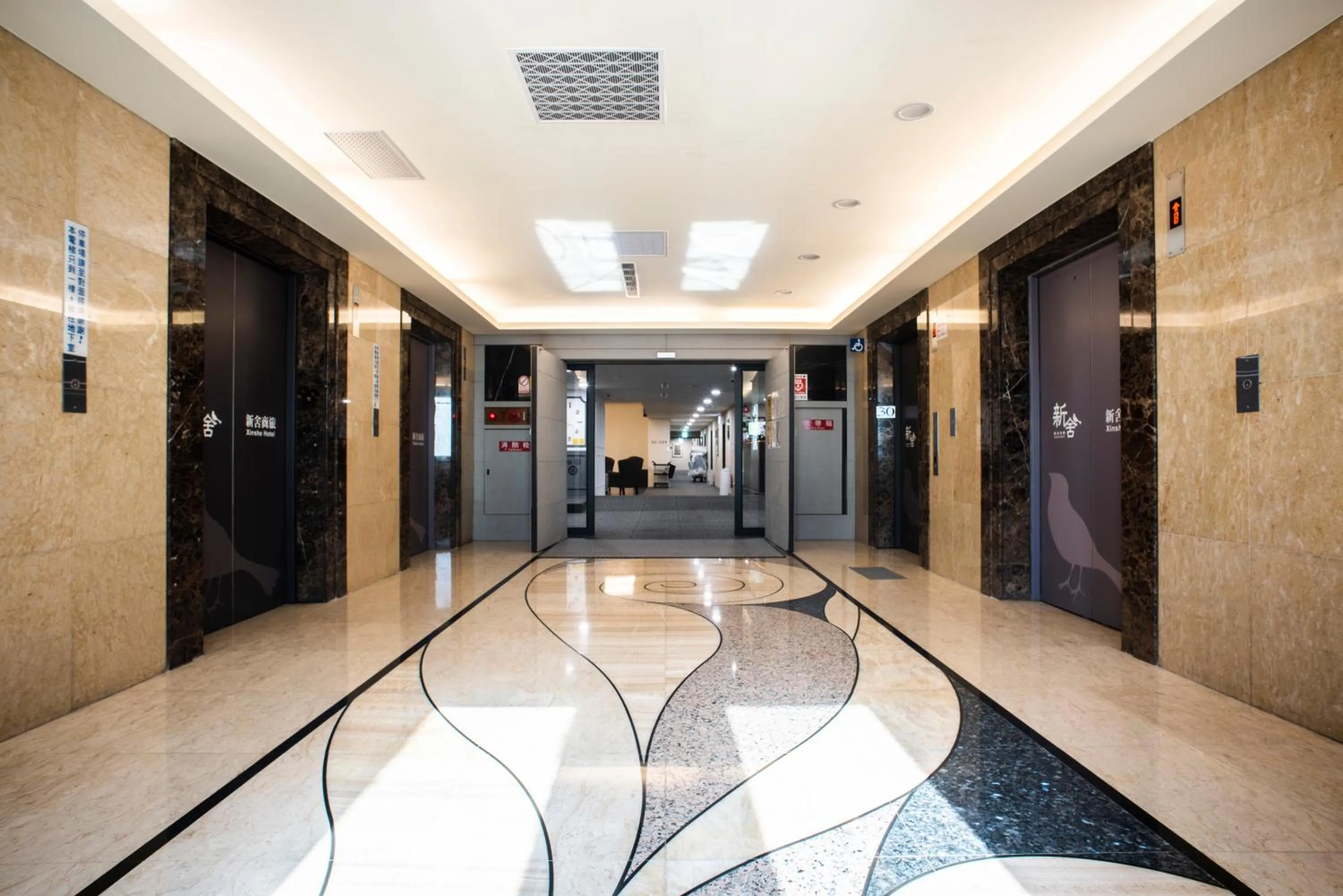 Facade/entrance in XinsheHotel - Chungli