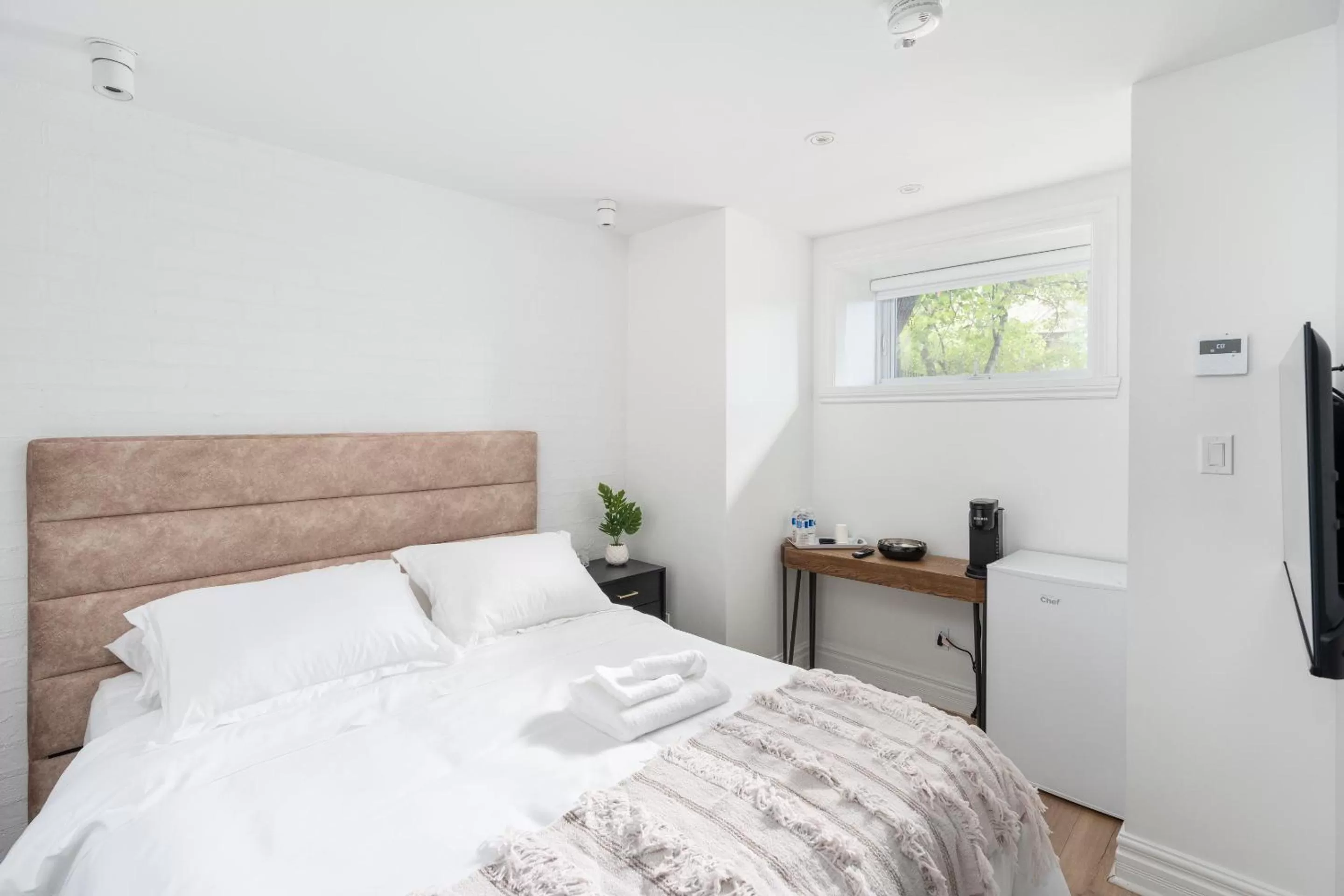 Bed in Le Penfield Par Nomade MTL