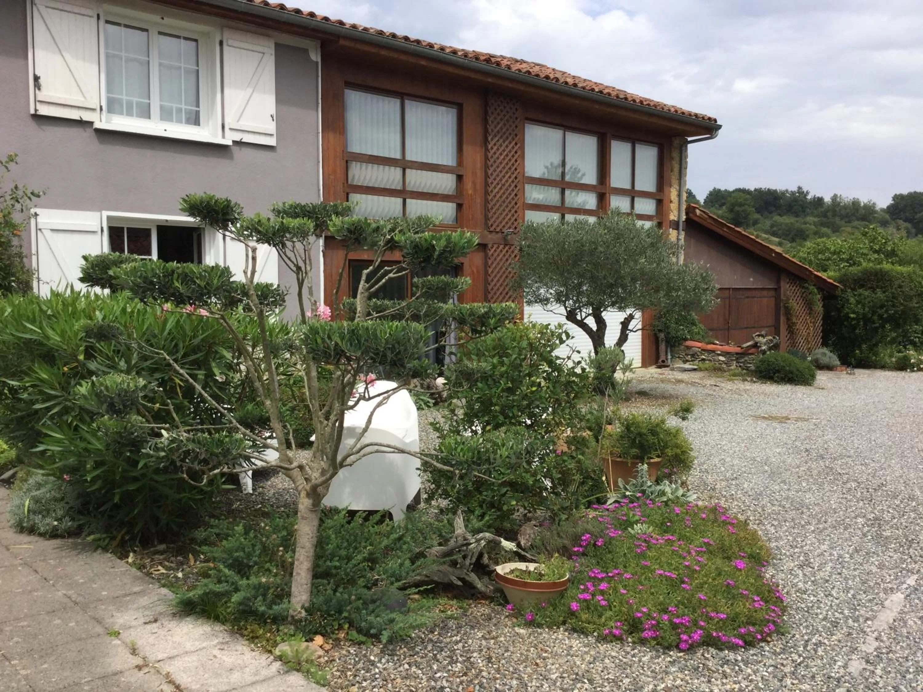 Patio, Property Building in Loft Atypique