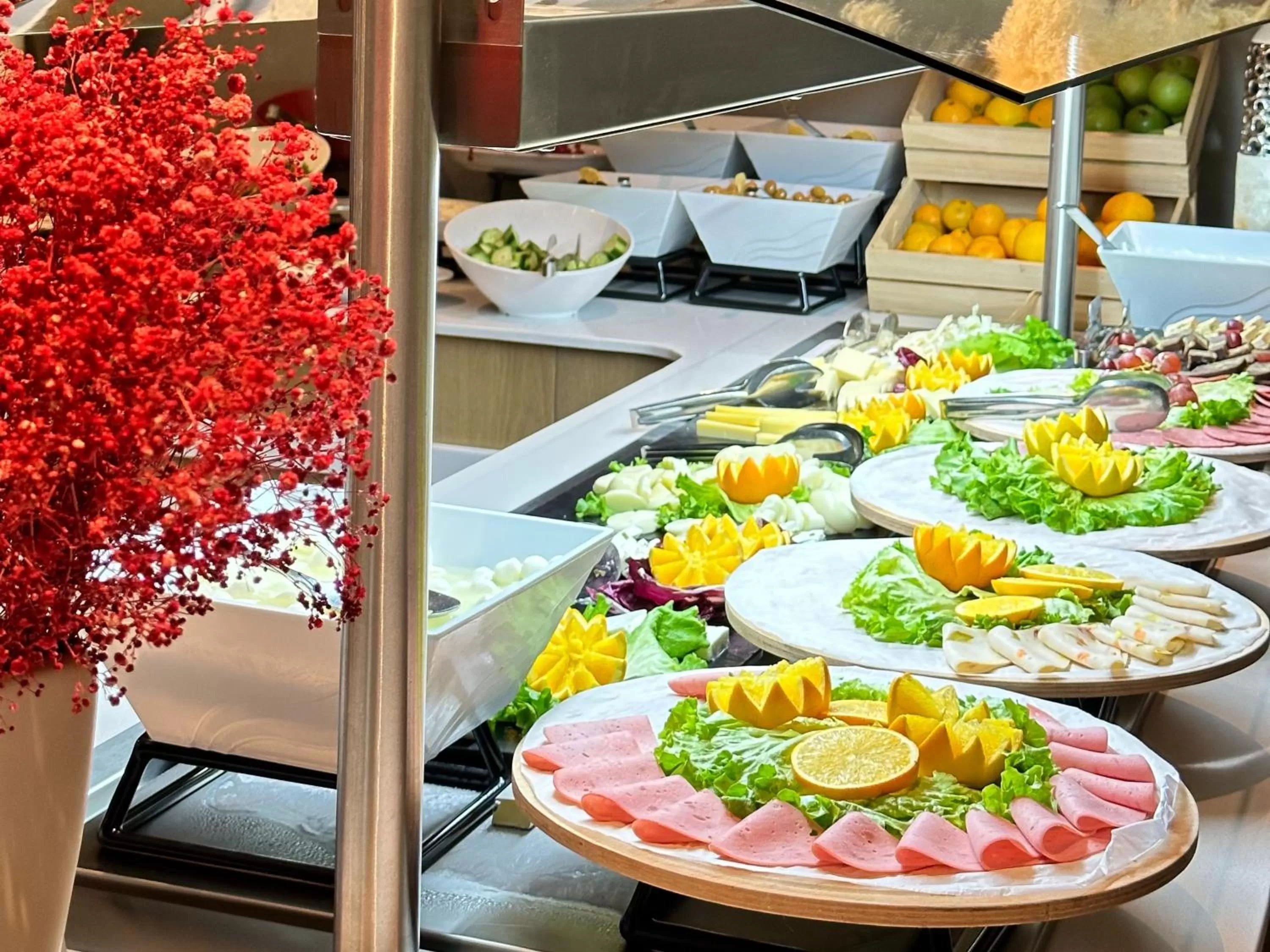 Food and drinks in Edition Old City Hotel