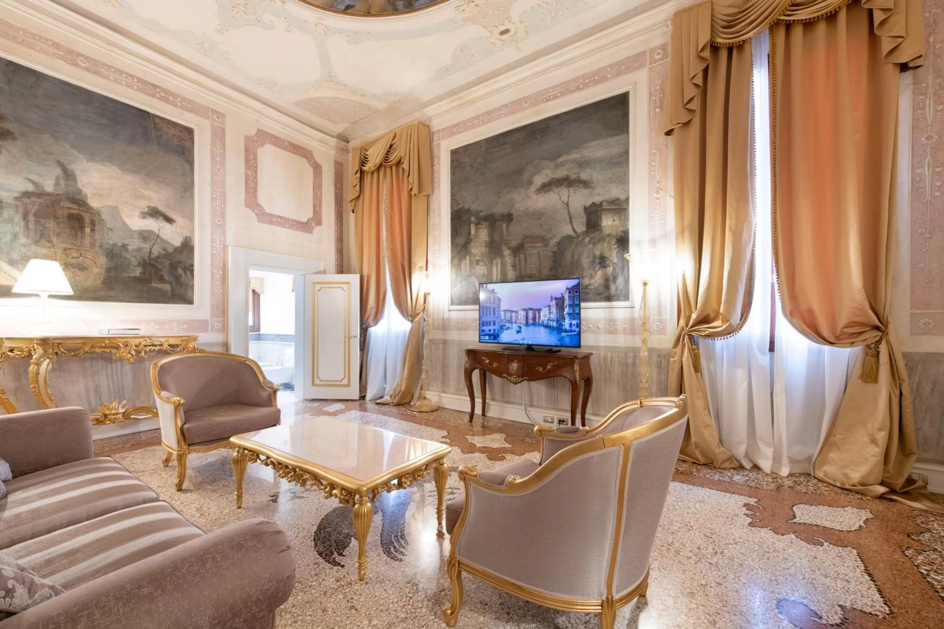 Living room in Ca' Bonfadini Historic Experience