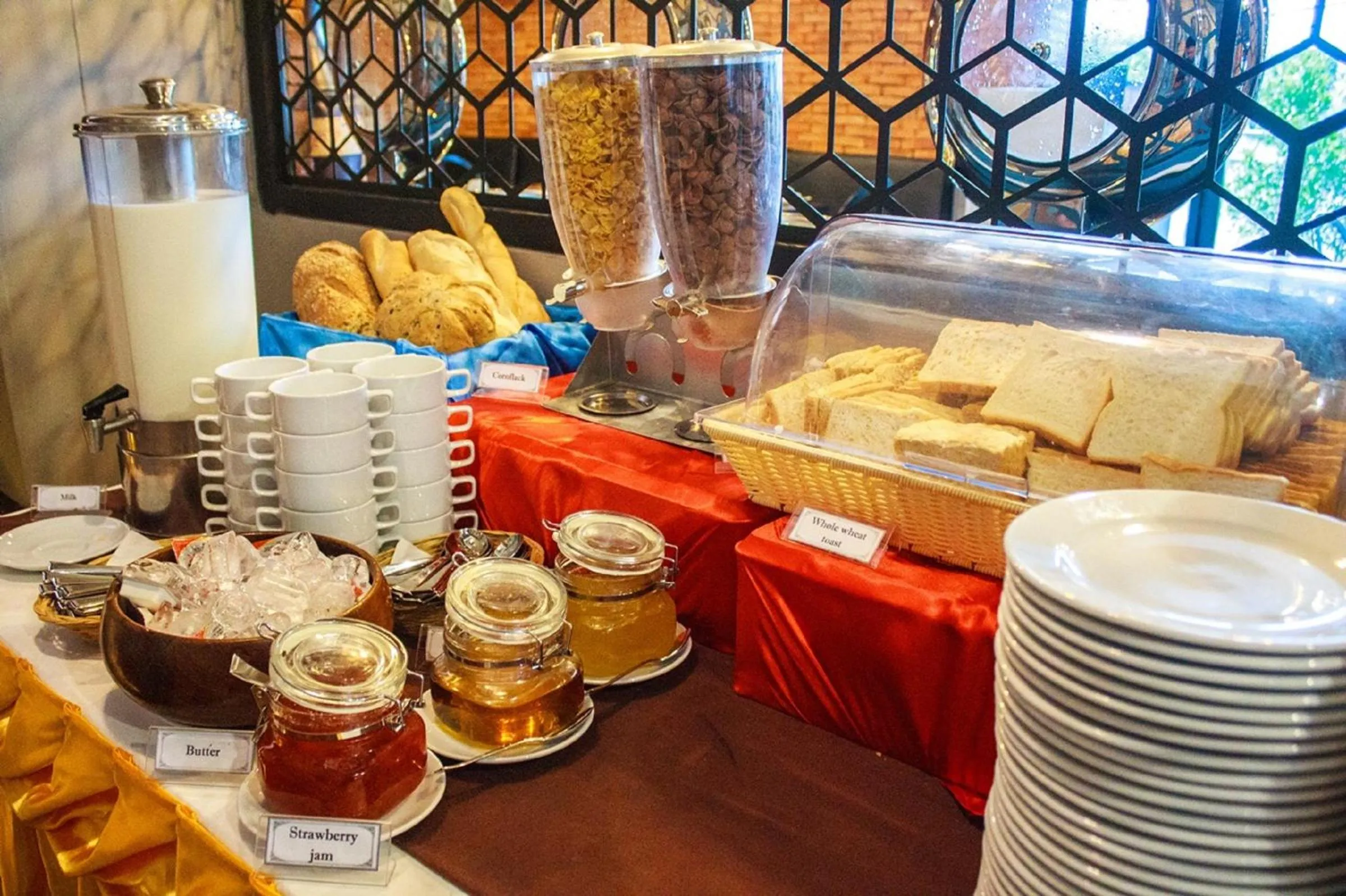 Business facilities in Mazi Design Hotel by Kalima