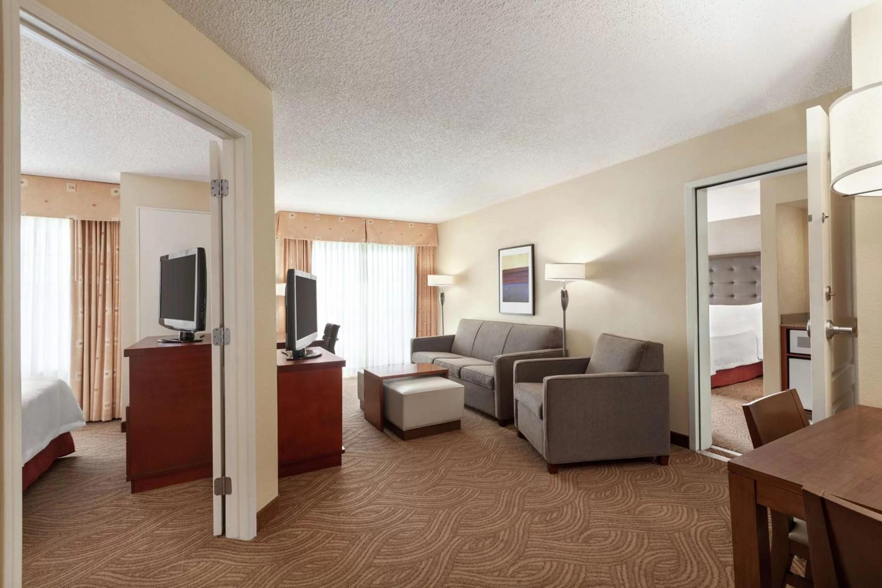 Living room, Bed in Homewood Suites by Hilton - Oakland Waterfront
