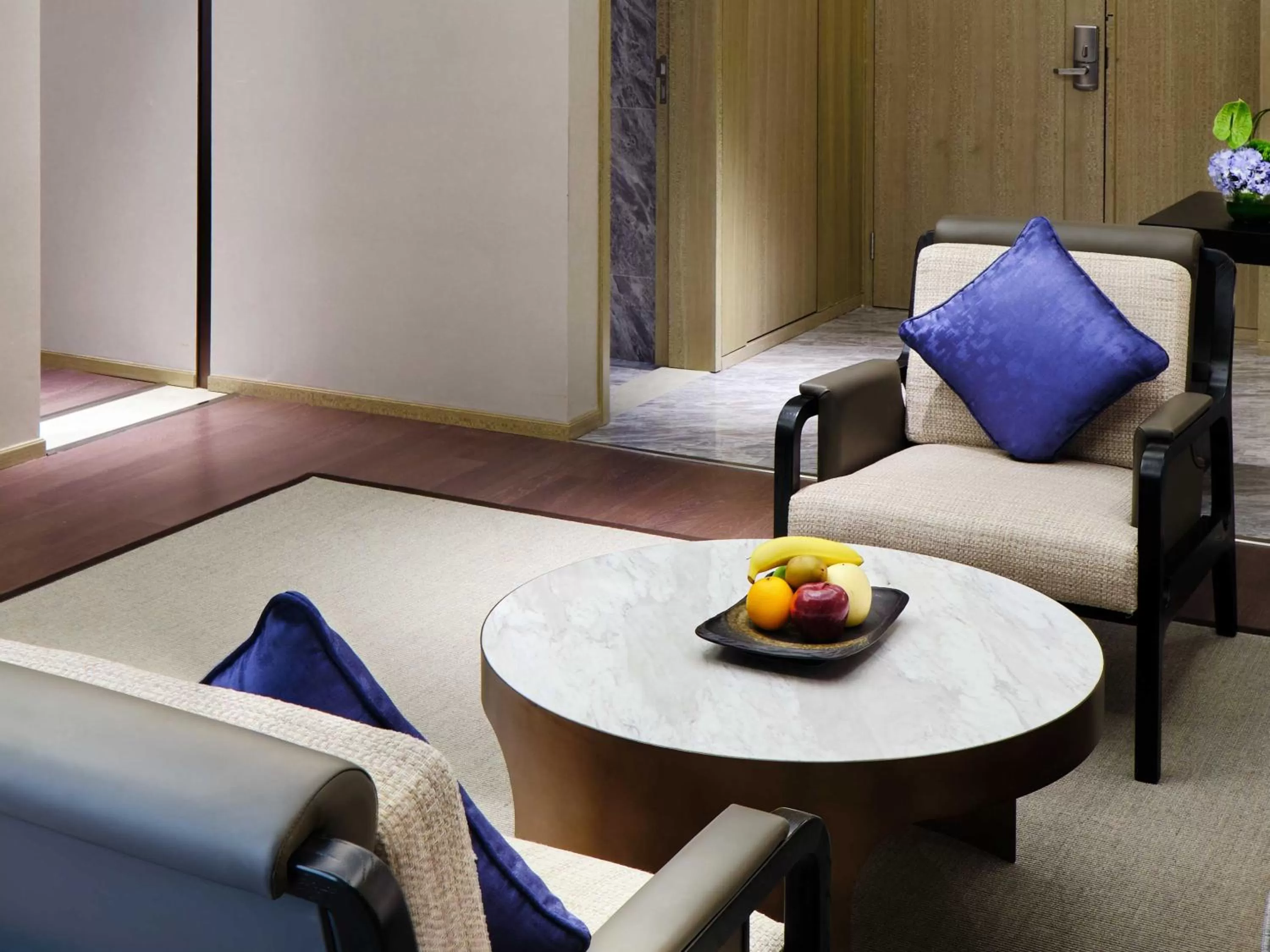 Living room in Primus Hotel Shanghai Sanjiagang - Offer Pudong International Airport and Disney shuttle