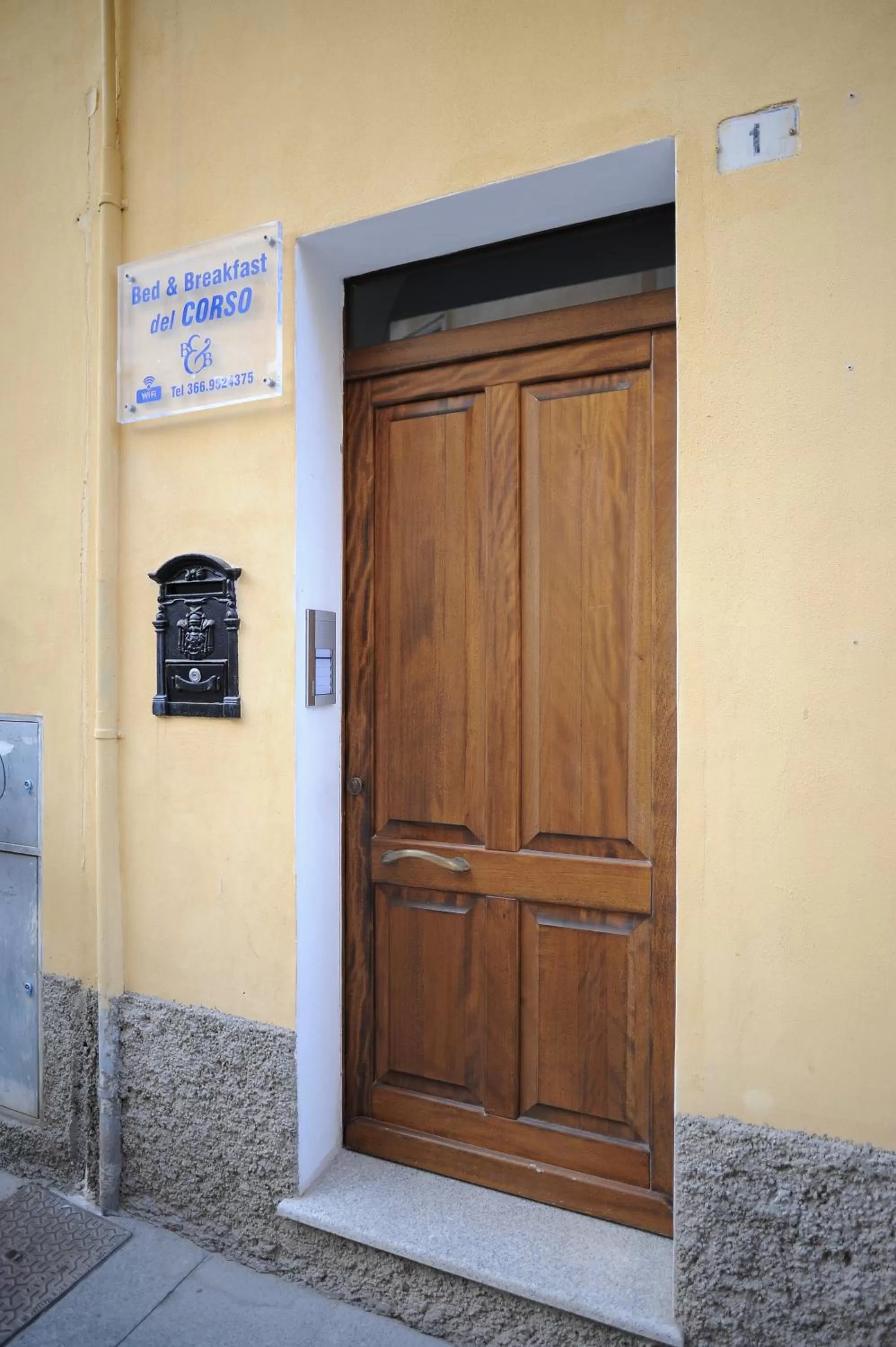 Facade/entrance in b&b del corso