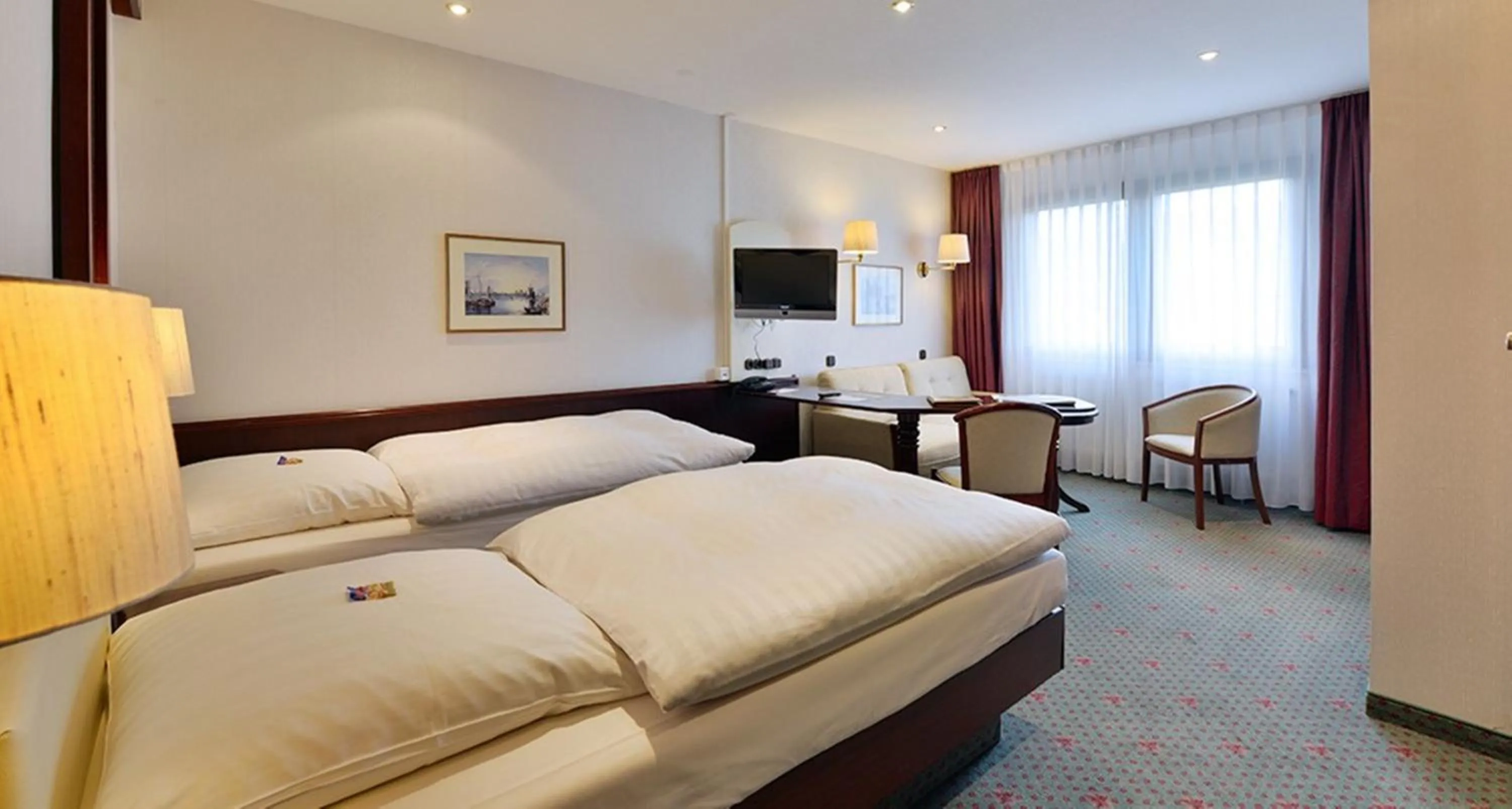 Photo of the whole room, Bed in Hotel Imperial