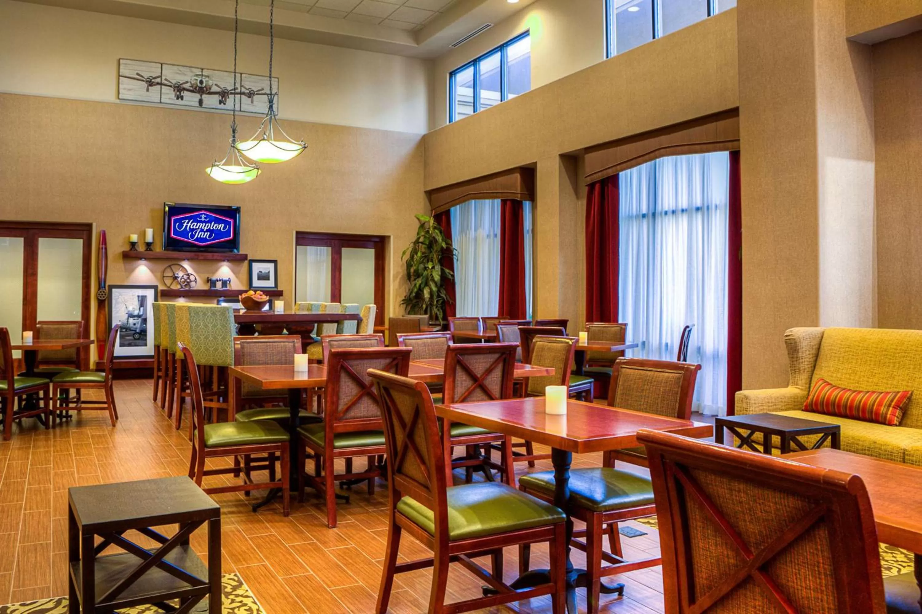 Restaurant/places to eat in Hampton Inn & Suites Mountain Home